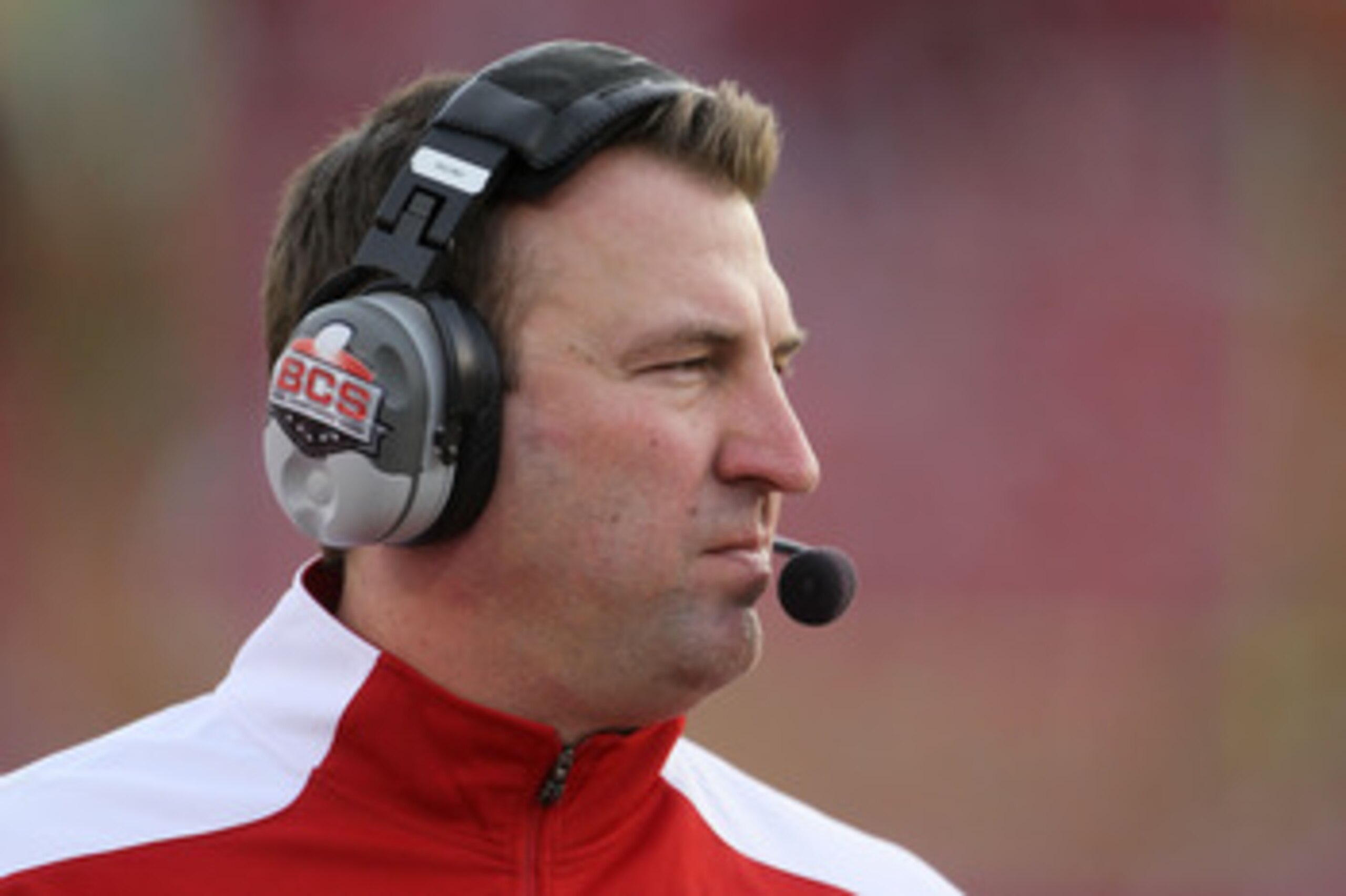 PASADENA, CA - JANUARY 01:  Head coach Bret Bielema of the Wisconsin Badgers stands on the sidelines against the TCU Horned Frogs during the 97th Rose Bowl game on January 1, 2011 in Pasadena, California.  (Photo by Jeff Gross/Getty Images)