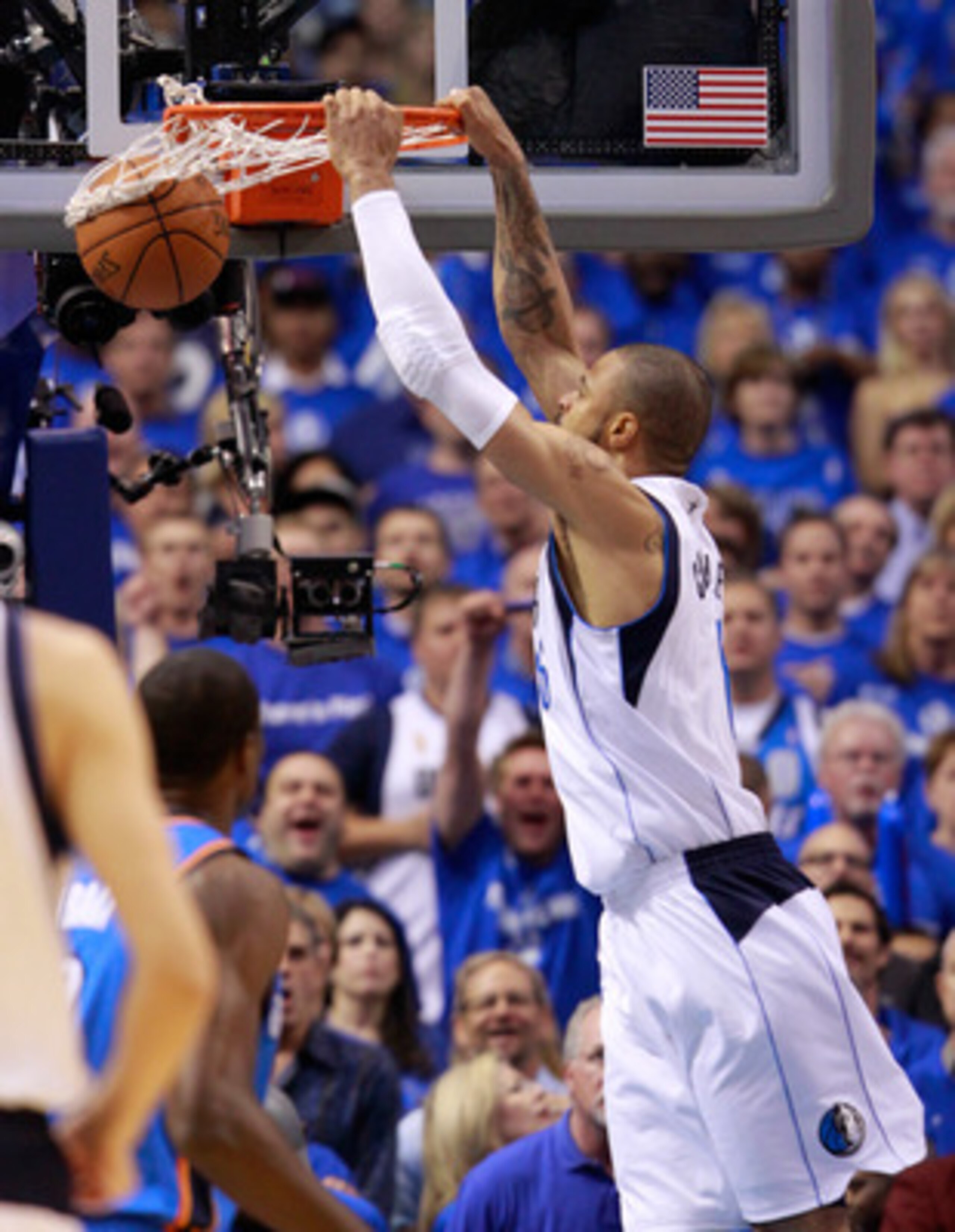 DALLAS, TX - MAY 17:  Tyson Chandler #6 of the Dallas Mavericks dunks the ball in the first quarter while taking on the Oklahoma City Thunder in Game One of the Western Conference Finals during the 2011 NBA Playoffs at American Airlines Center on May 17,