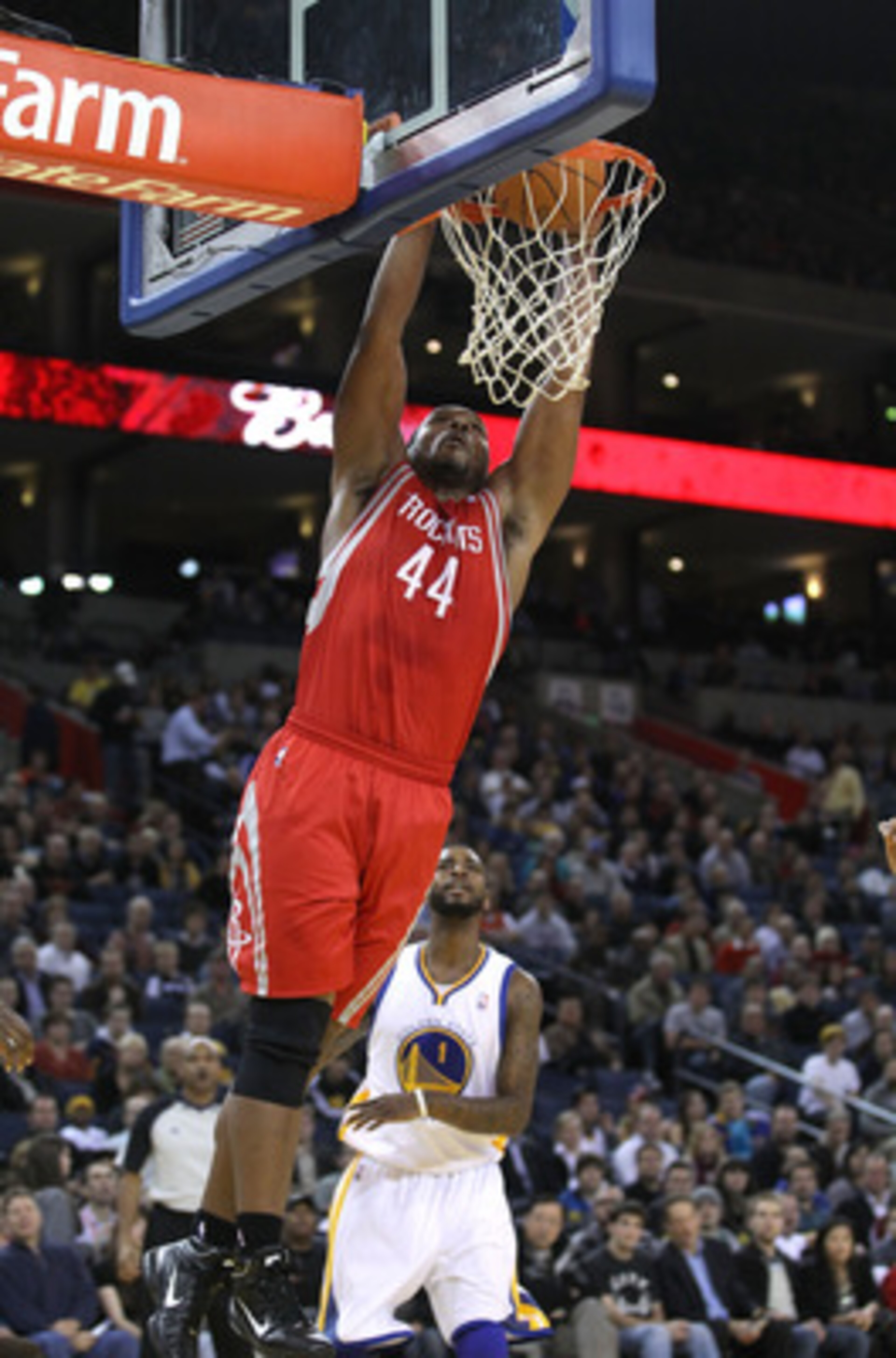 OAKLAND, CA - DECEMBER 20:  Chuck Hayes #44 of the Houston Rockets in action against the Golden State Warriors at Oracle Arena on December 20, 2010 in Oakland, California. NOTE TO USER: User expressly acknowledges and agrees that, by downloading and or us