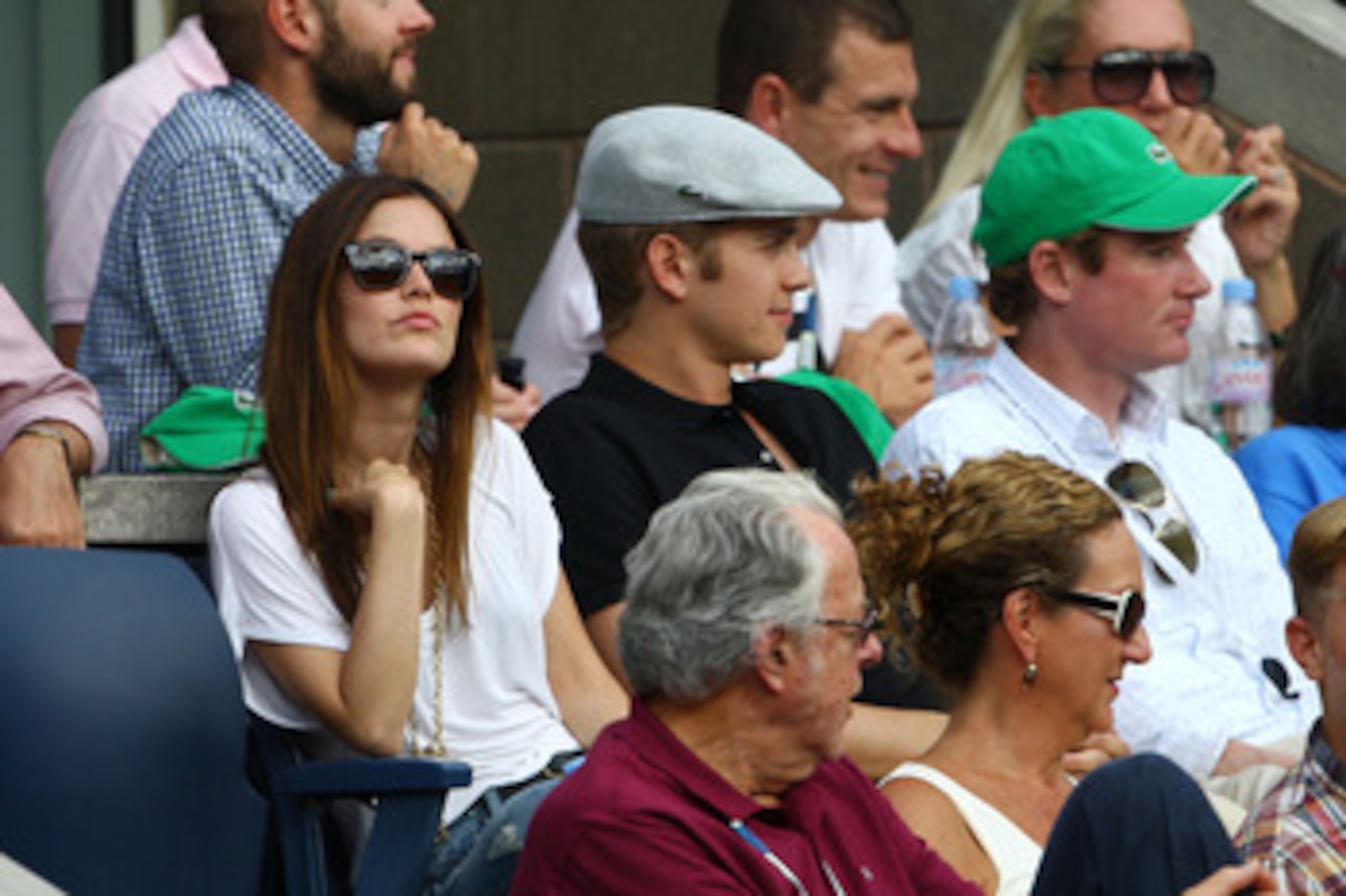 NEW YORK - SEPTEMBER 13:  Rachel Bilson (L) and Hayden Christensen watch the men's semifinals during day fourteen of the 2009 U.S. Open at the USTA Billie Jean King National Tennis Center on September 13, 2009 in the Flushing neighborhood of the Queens bo