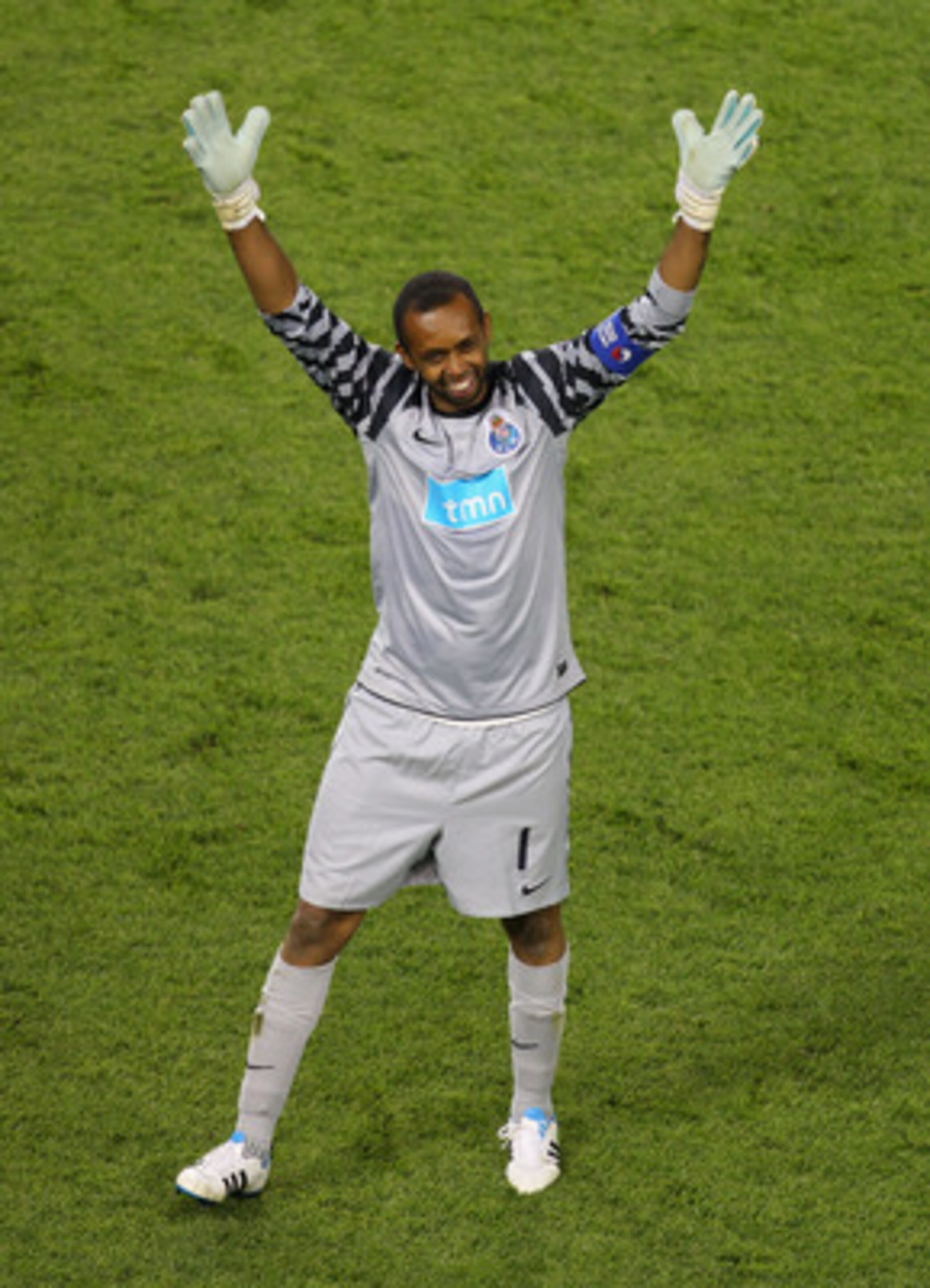 DUBLIN, IRELAND - MAY 18:  Helton of FC Porto celebrates victory during the UEFA Europa League Final between FC Porto and SC Braga at Dublin Arena on May 18, 2011 in Dublin, Ireland.  (Photo by Julian Finney/Getty Images)