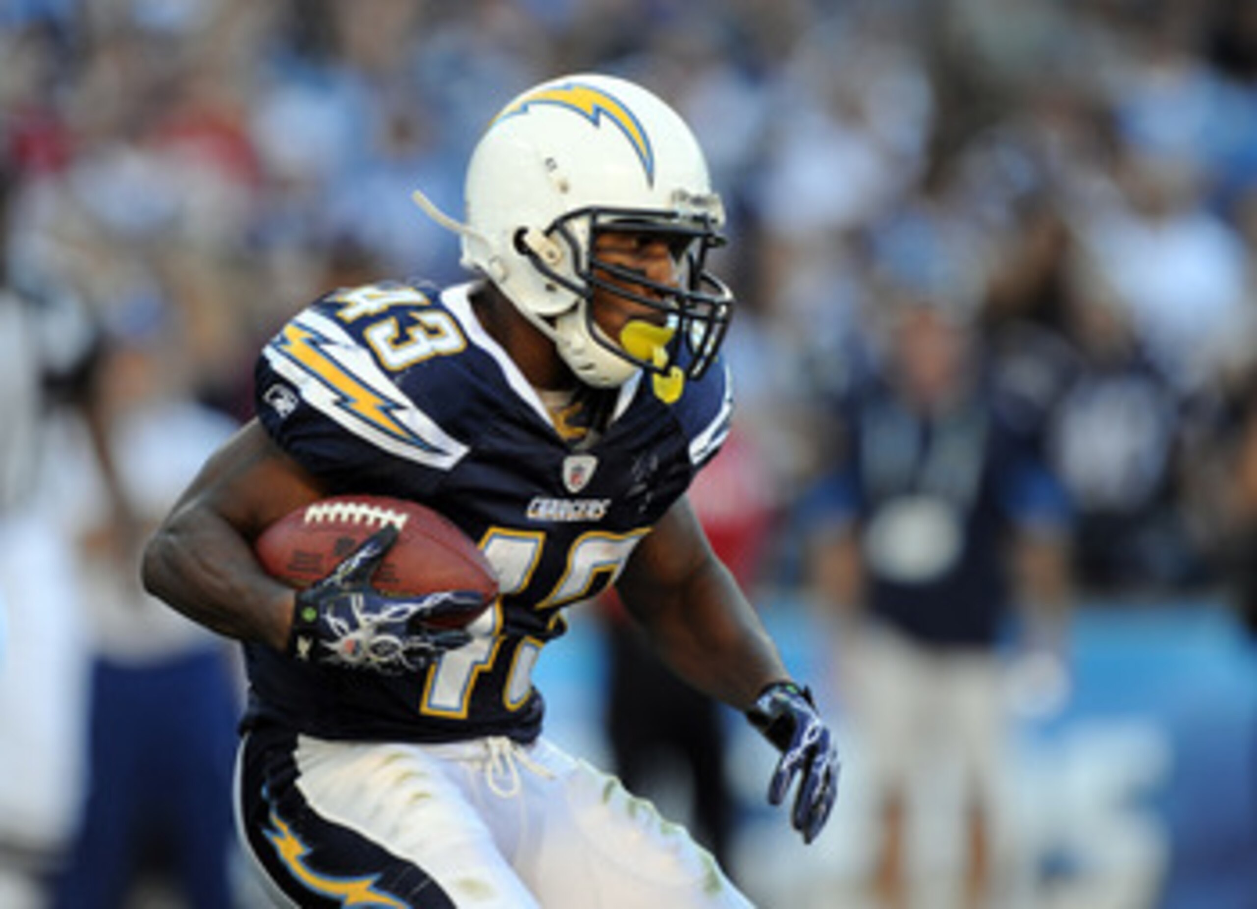 SAN DIEGO, CA - DECEMBER 12:  Darren Sproles #43 of the San Diego Chargers carries the ball against the Kansas City Chiefs at Qualcomm Stadium on December 12, 2010 in San Diego, California.  (Photo by Harry How/Getty Images)