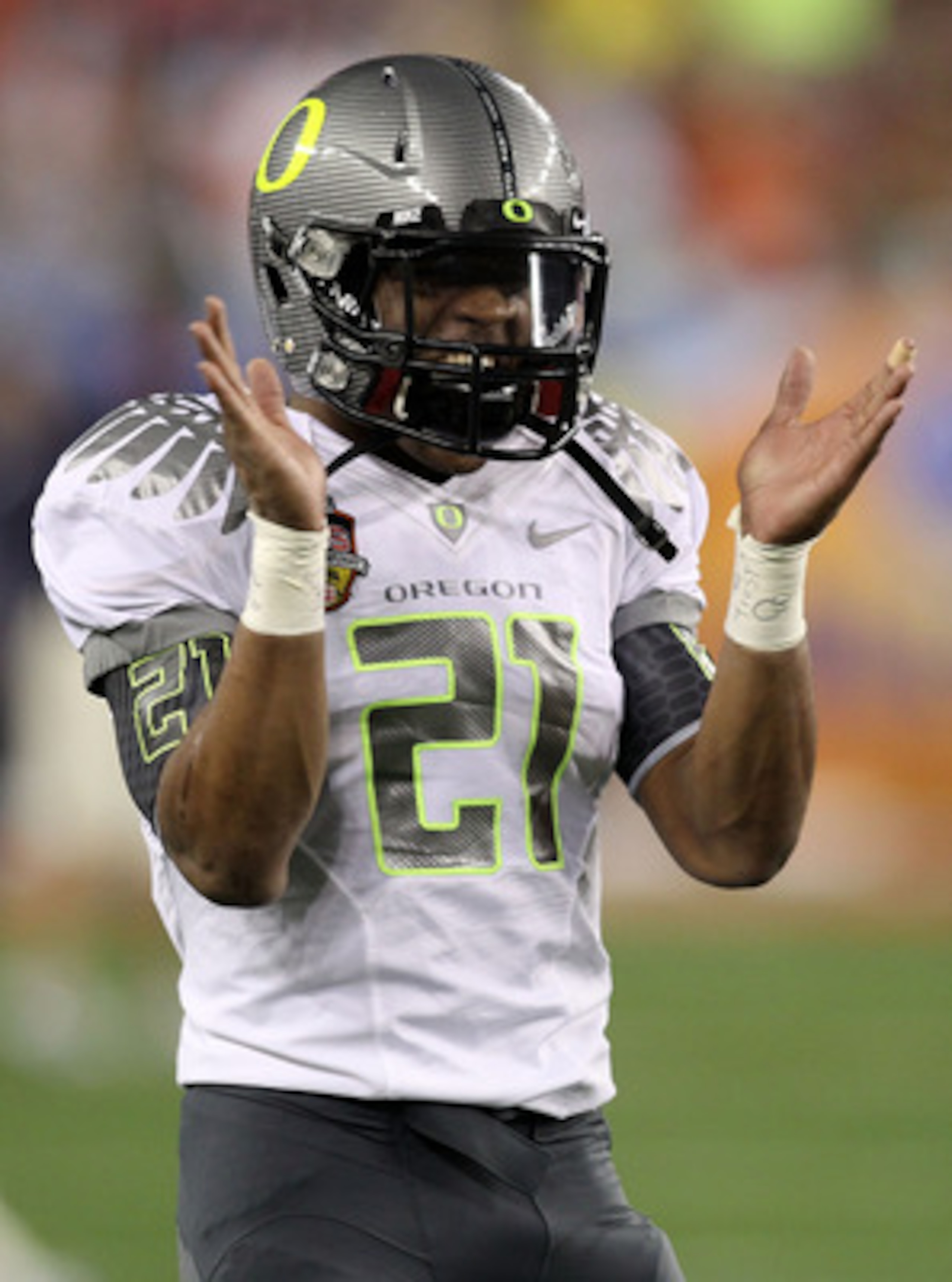 GLENDALE, AZ - JANUARY 10:  LaMichael James #21 of the Oregon Ducks claps on the field before the Tostitos BCS National Championship Game against the Auburn Tigers at University of Phoenix Stadium on January 10, 2011 in Glendale, Arizona.  (Photo by Jonat