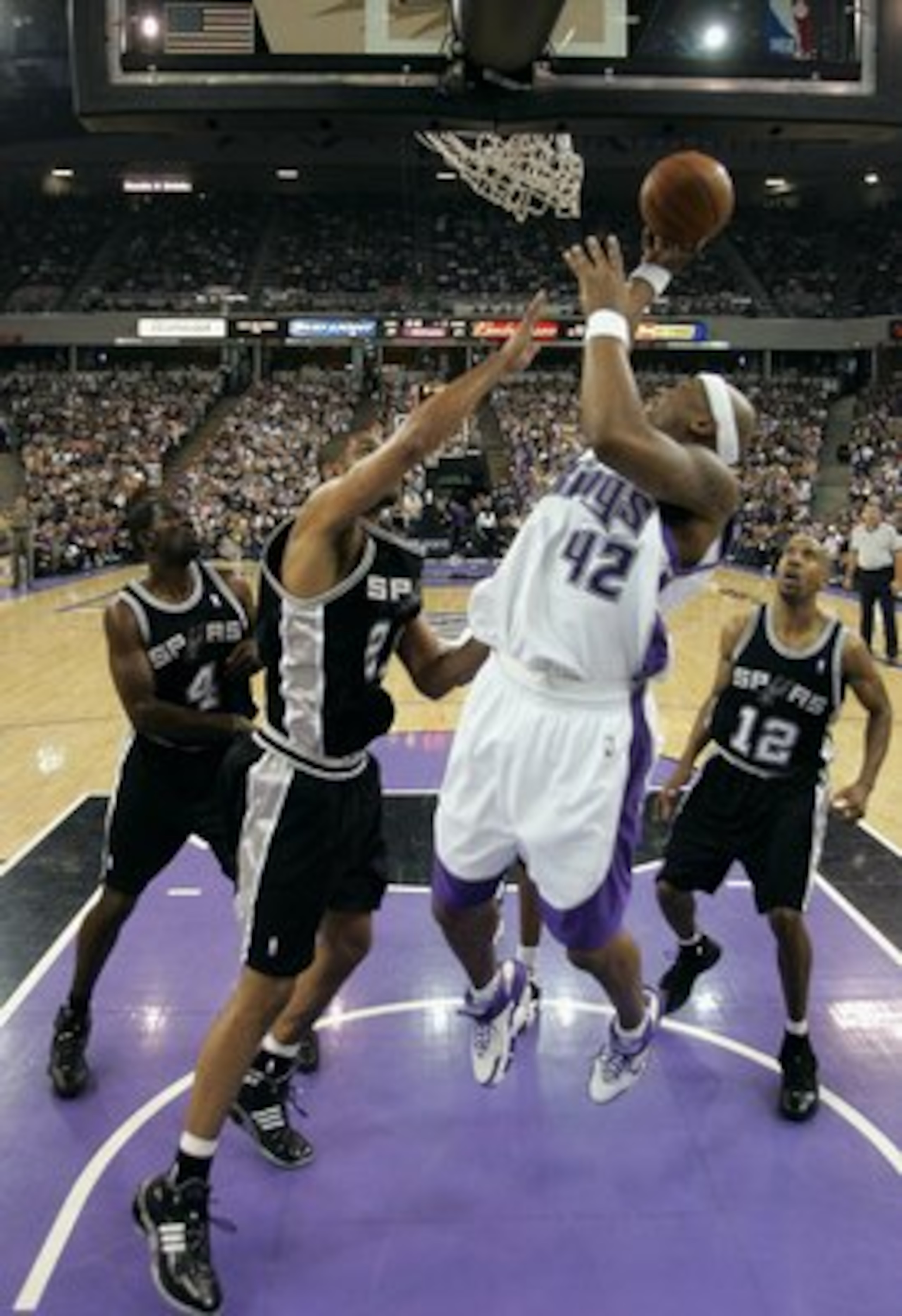SACRAMENTO, CA - MAY 5: Bonzi Wells #42 of the Sacramento Kings shoots over Tim Duncan #21 of the San Antonio Spurs in game six of the Western Conference Quarterfinals during the 2006 NBA Playoffs on May 5, 2006 at ARCO Arena in Sacramento, California. SACRAMENTO, CA - MAY 5: Bonzi Wells #42 of the Sacramento Kings shoots over Tim Duncan #21 of the San Antonio Spurs in game six of the Western Conference Quarterfinals during the 2006 NBA Playoffs on May 5, 2006 at ARCO Arena in Sacramento, California.