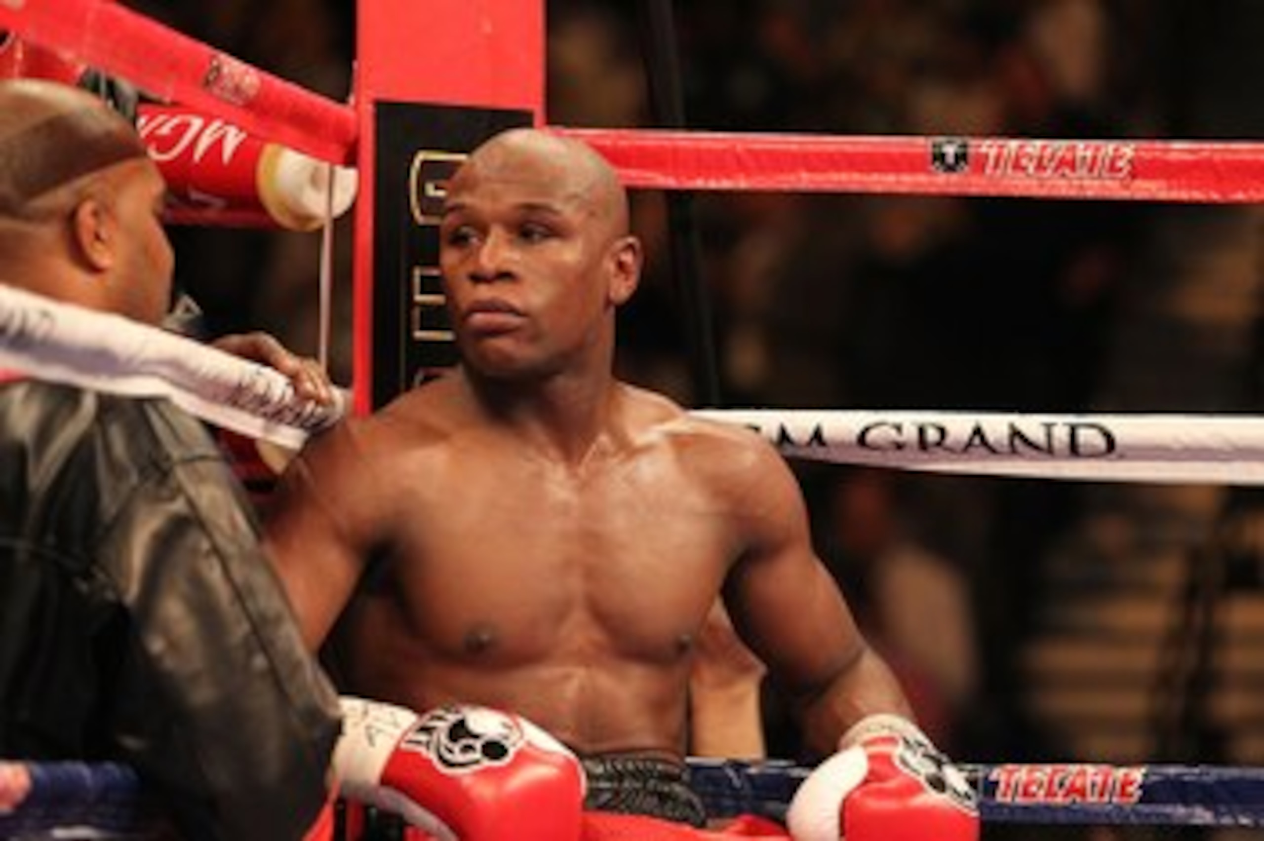LAS VEGAS - MAY 01:  Floyd Mayweather Jr. looks on from his corner against Shane Mosley during their welterweight fight at the MGM Grand Garden Arena on May 1, 2010 in Las Vegas, Nevada. Mayweather Jr. defeated Mosley by unanimous decison.  (Photo by Jed