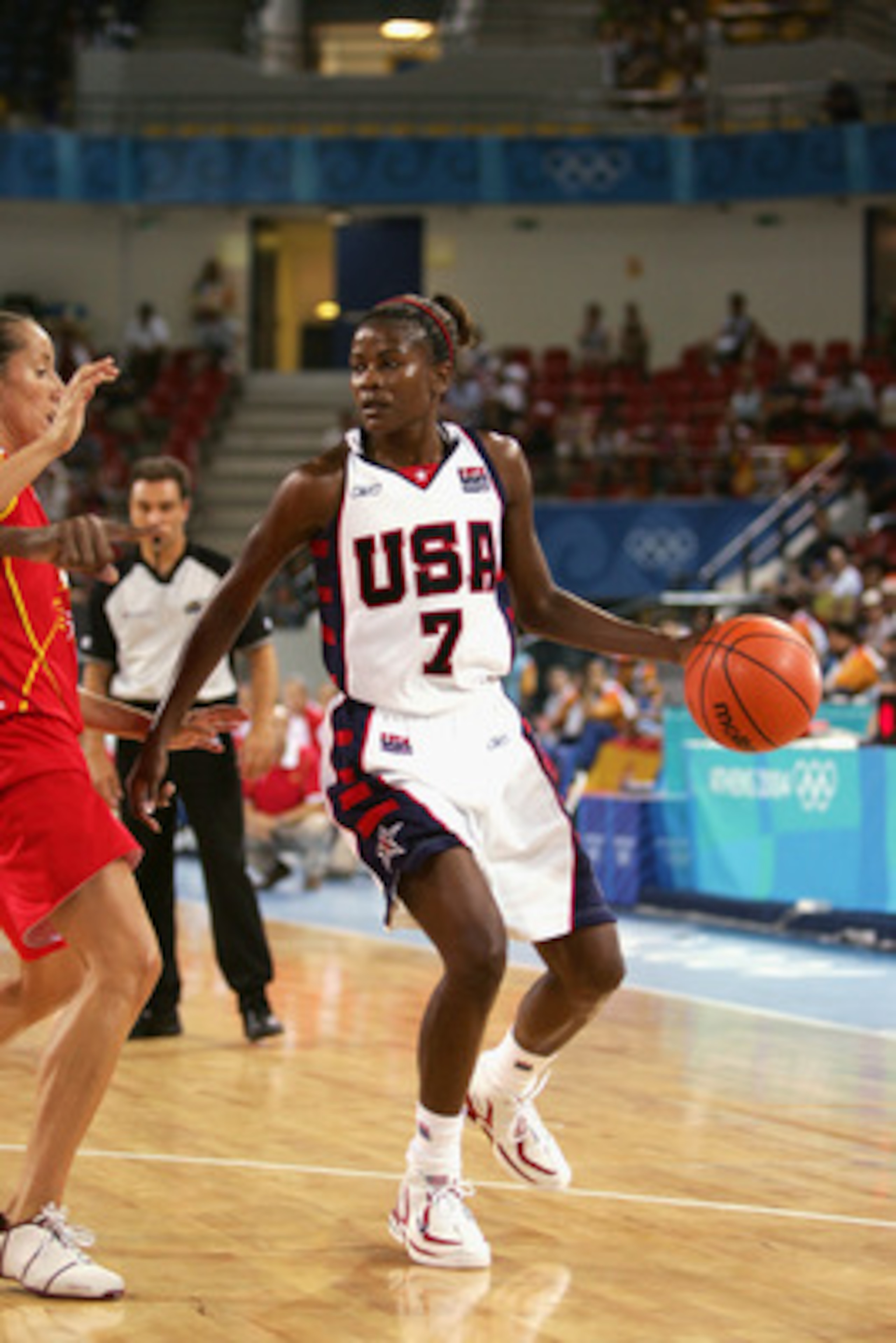 ATHENS - AUGUST 20:  Sheryl Swoopes #7 of the USA moves the ball against Spain in the women's basketball preliminary game on August 20, 2004 during the Athens 2004 Summer Olympic Games at the Indoor Arena of the Helliniko Olympic Complex in Athens, Greece