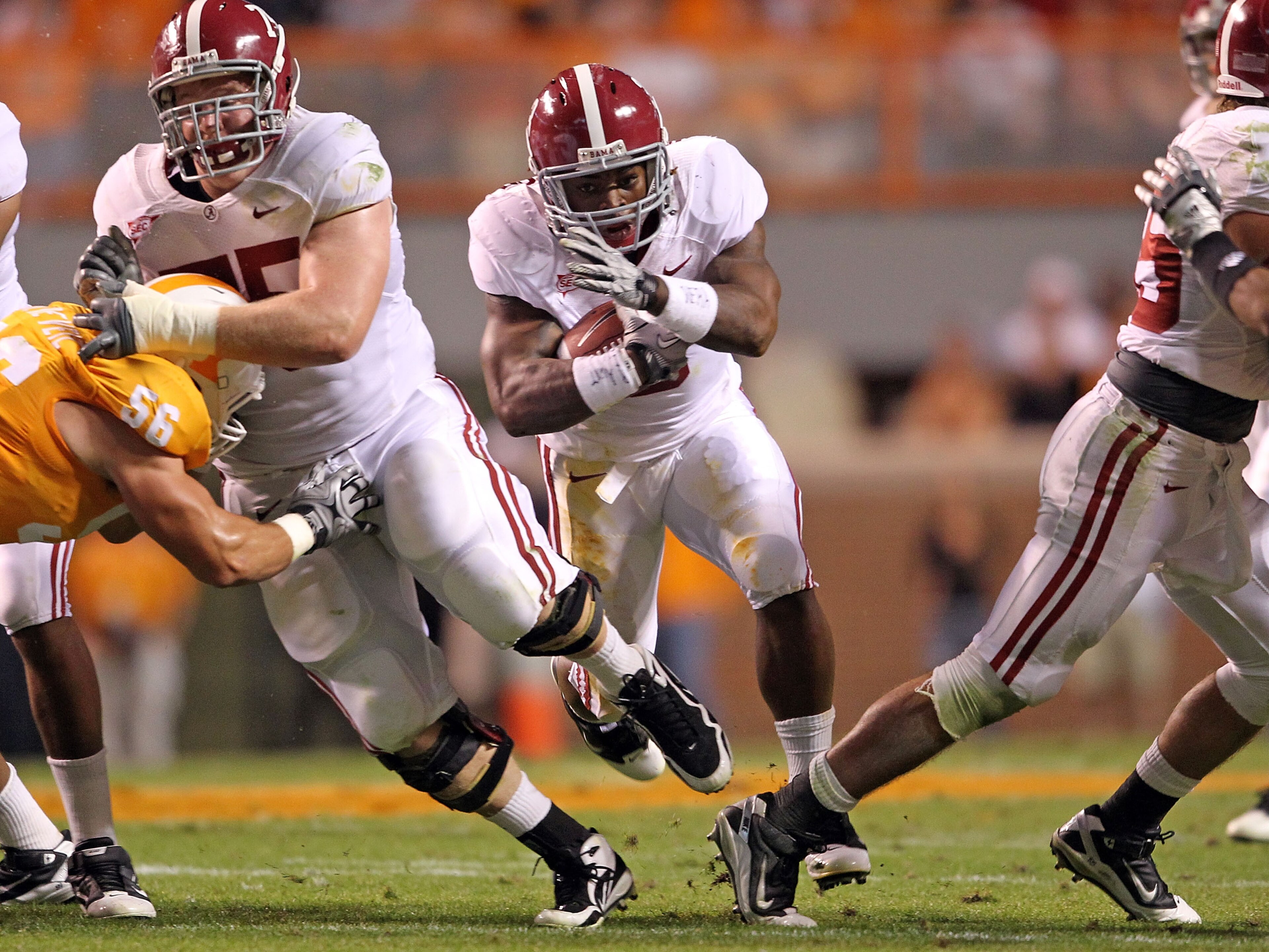 KNOXVILLE, TN - OCTOBER 23:  Trent Richardson #3 of the Alabama Crimson Tide runs with the ball during the SEC game against the Tennessee Volunteers at Neyland Stadium on October 23, 2010 in Knoxville, Tennessee.  (Photo by Andy Lyons/Getty Images)