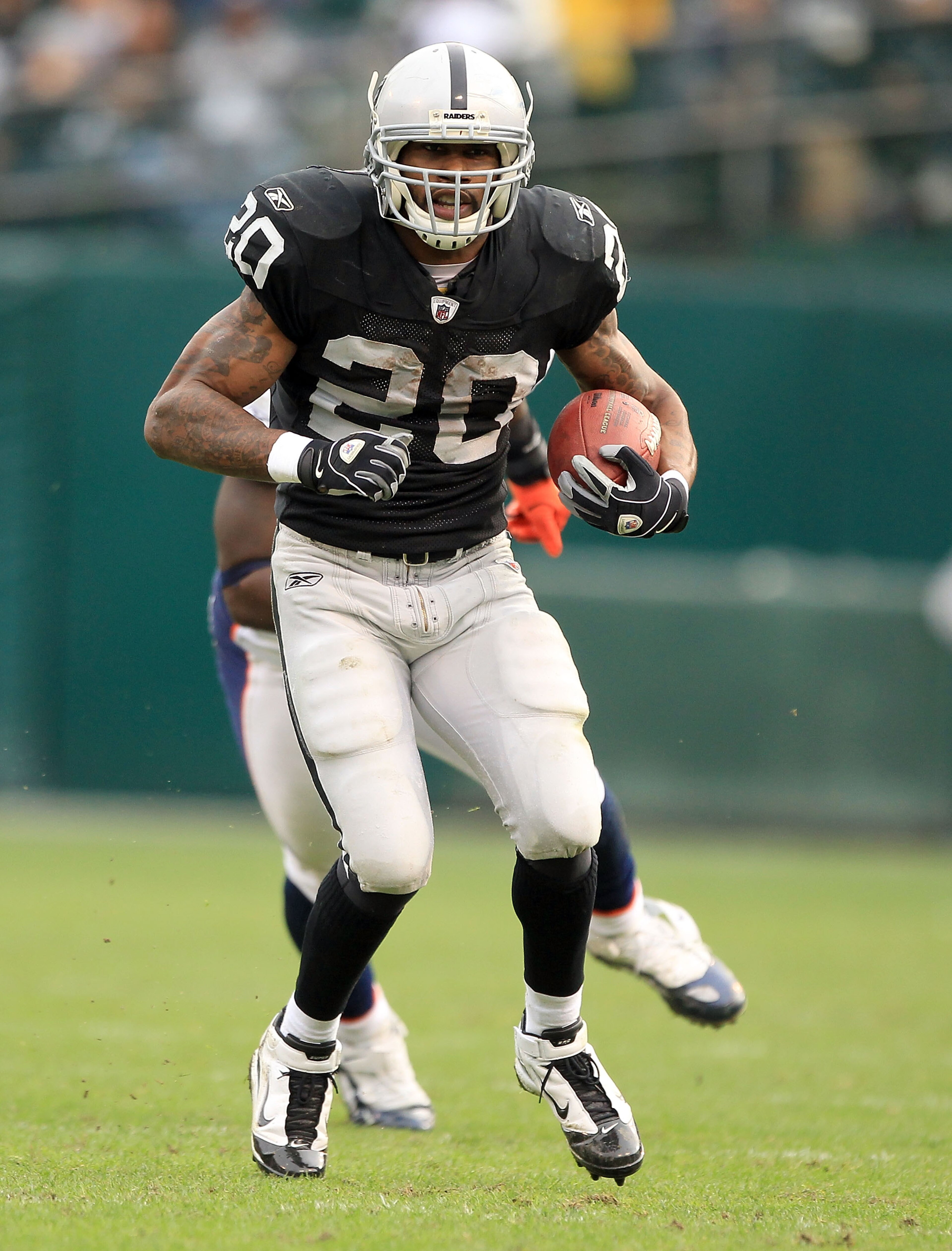 OAKLAND, CA - DECEMBER 19:  Darren McFadden #20 of the Oakland Raiders runs with the ball during their game against the Denver Broncos at Oakland-Alameda County Coliseum on December 19, 2010 in Oakland, California.  (Photo by Ezra Shaw/Getty Images)