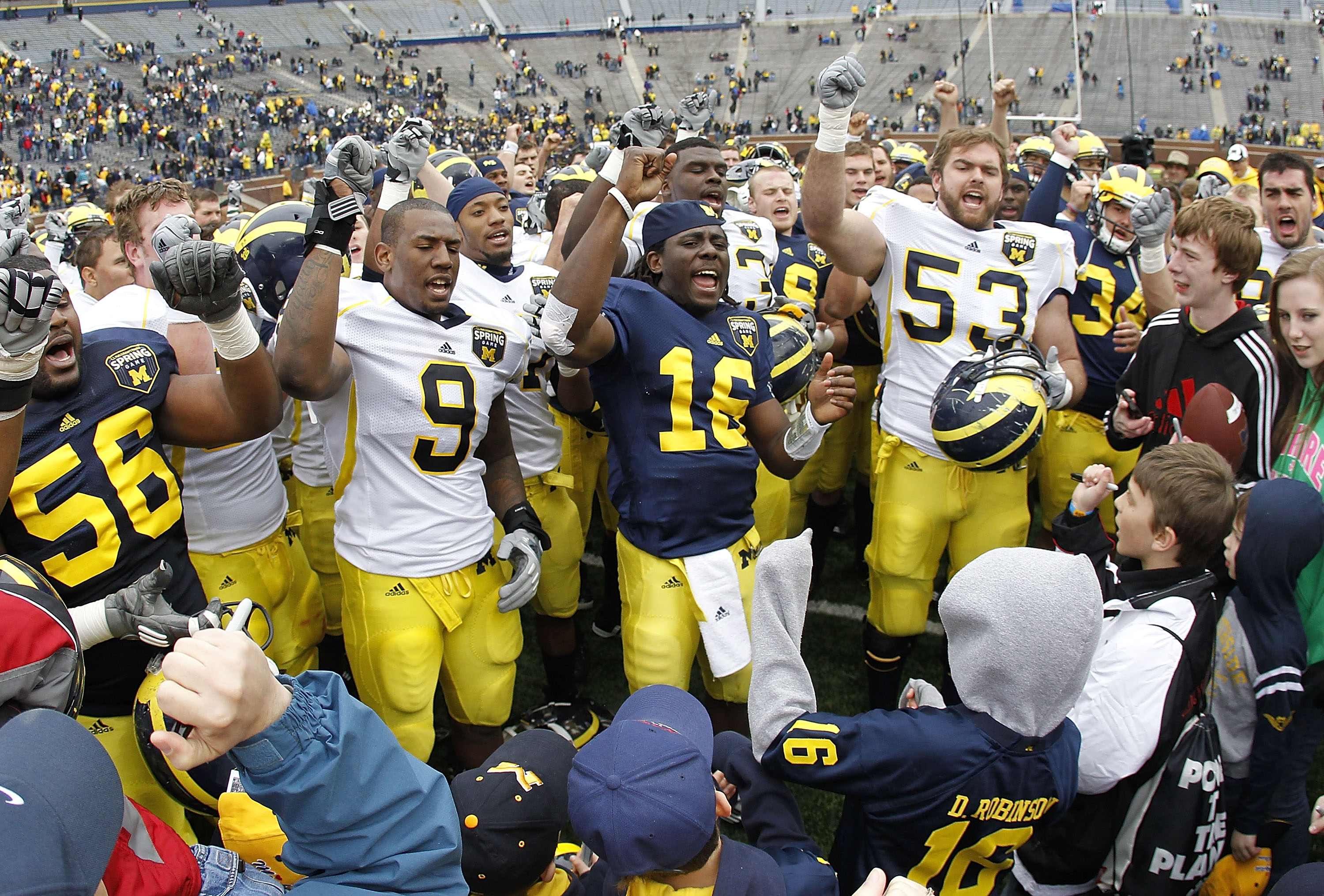 ANN ARBOR, MI - APRIL 16: Denard Robinson #16 of the Michigan Wolverines leads the a cheer at the end of the annual Spring Game at Michigan Stadium on April 16, 2011 in Ann Arbor, Michigan.  (Photo by Leon Halip/Getty Images)