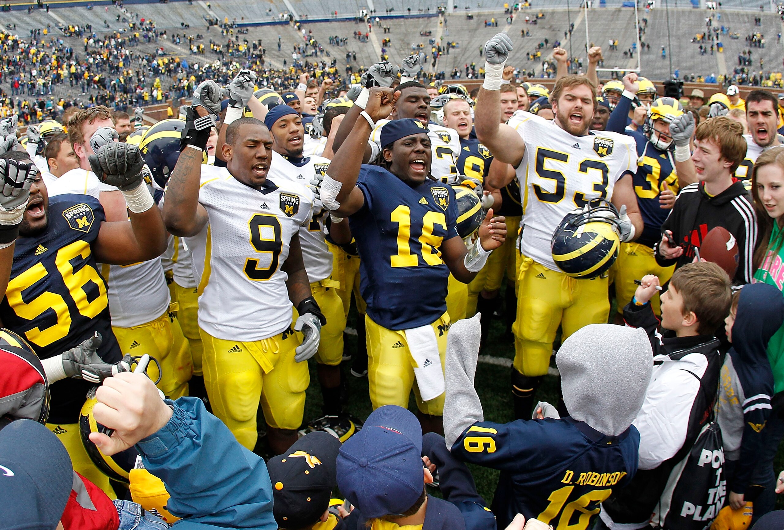 ANN ARBOR, MI - APRIL 16: Denard Robinson #16 of the Michigan Wolverines leads the a cheer at the end of the annual Spring Game at Michigan Stadium on April 16, 2011 in Ann Arbor, Michigan.  (Photo by Leon Halip/Getty Images)