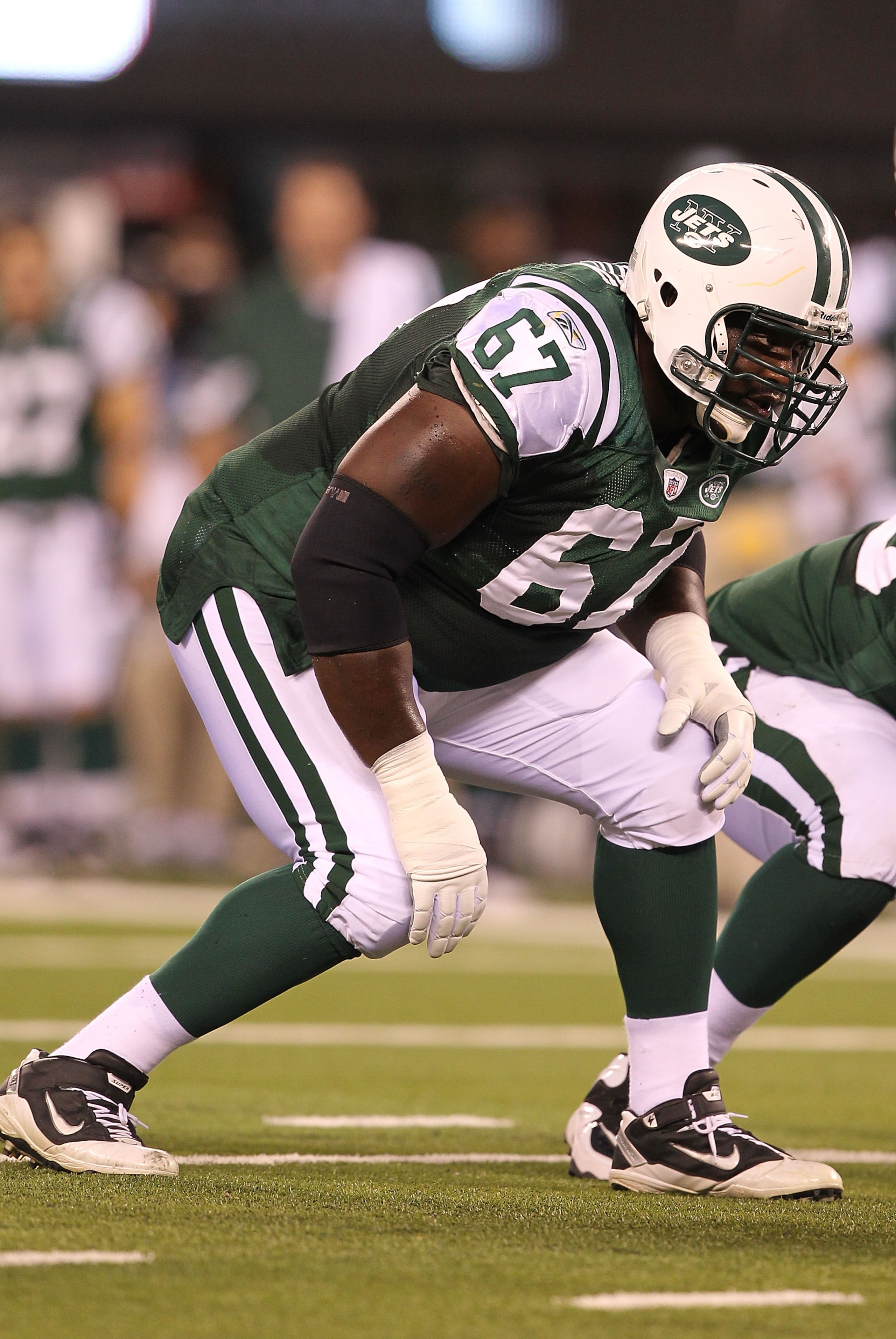 EAST RUTHERFORD, NJ - AUGUST 27:  Damien Woody #67 of the New York Jets in action against the Washington Redskins  during their preseason game on August 27, 2010 at the New Meadowlands Stadium  in East Rutherford, New Jersey.  (Photo by Al Bello/Getty Ima