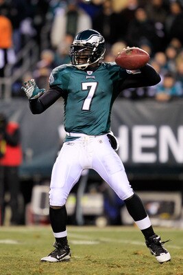 PHILADELPHIA, PA - JANUARY 09:  Michael Vick #7 of the Philadelphia Eagles drops back against the Green Bay Packers during the 2011 NFC wild card playoff game at Lincoln Financial Field on January 9, 2011 in Philadelphia, Pennsylvania.  (Photo by Chris Tr