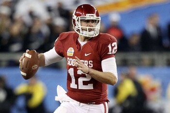 GLENDALE, AZ - JANUARY 01:  Landry Jones #12 of the Oklahoma Sooners throws the ball against the Connecticut Huskies during the Tostitos Fiesta Bowl at the Universtity of Phoenix Stadium on January 1, 2011 in Glendale, Arizona.  (Photo by Christian Peters