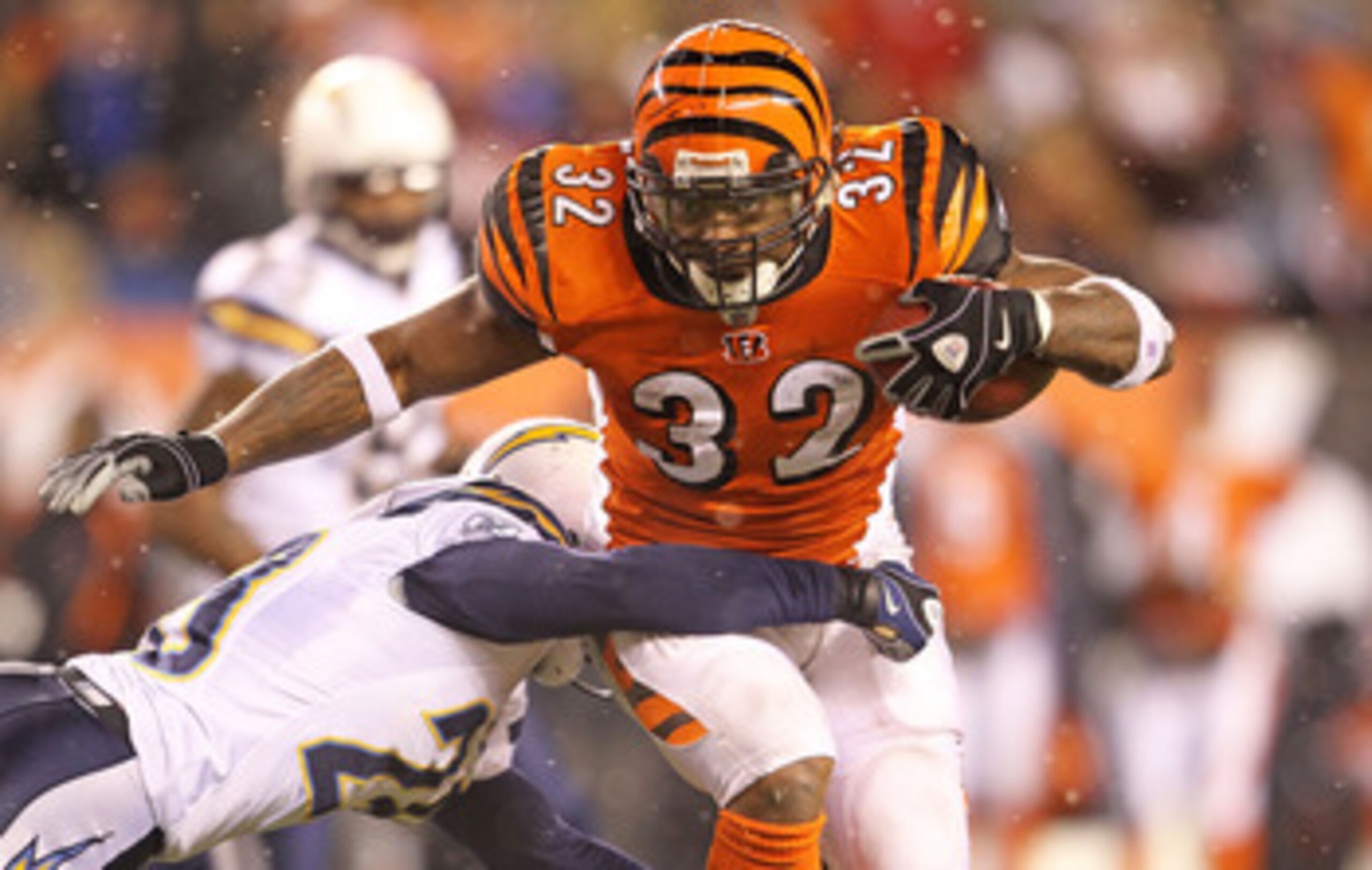 CINCINNATI - DECEMBER 26: Cedric Benson #32 of the Cincinnati Bengals runs with the ball during the NFL game against the San Diego Chargers at Paul Brown Stadium on December 26, 2010 in Cincinnati, Ohio. The Bengals 34-20.  (Photo by Andy Lyons/Getty Imag