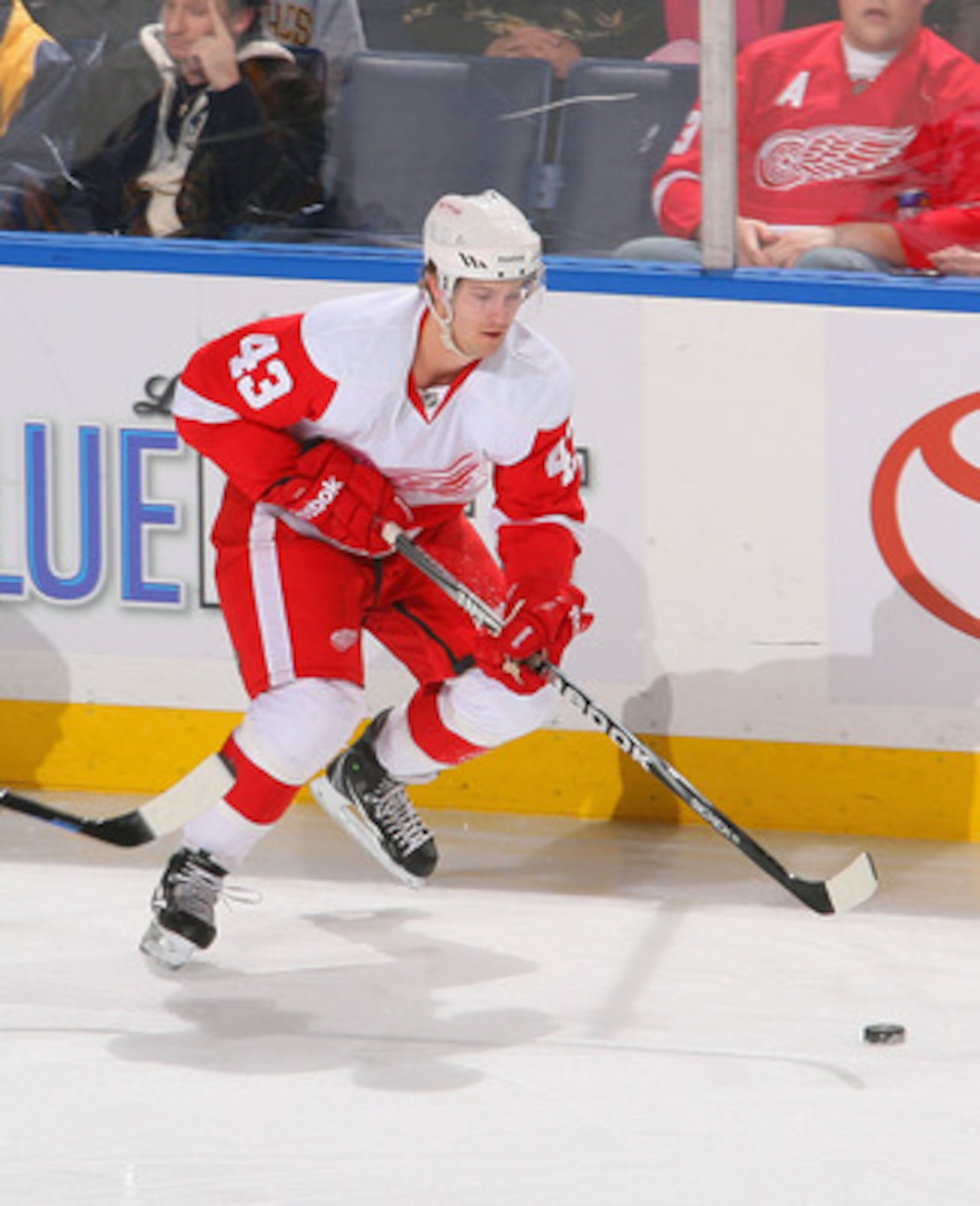 BUFFALO, NY - FEBRUARY 26: Darren Helm #43 of the Detroit Red Wings skates against the Buffalo Sabres  at HSBC Arena on February 26, 2011 in Buffalo, New York. Detroit won 3-2 in a shootout.  (Photo by Rick Stewart/Getty Images)