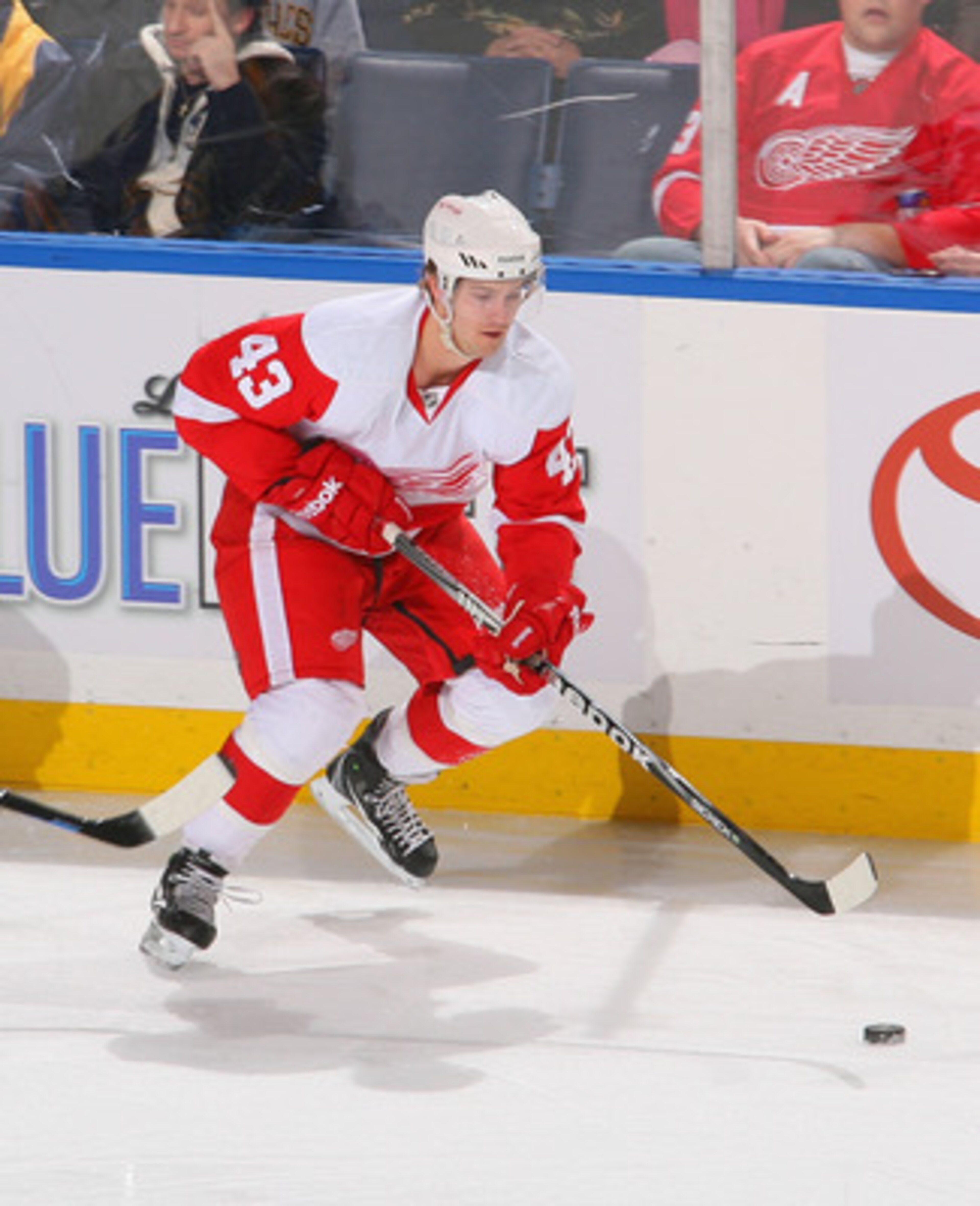 BUFFALO, NY - FEBRUARY 26: Darren Helm #43 of the Detroit Red Wings skates against the Buffalo Sabres  at HSBC Arena on February 26, 2011 in Buffalo, New York. Detroit won 3-2 in a shootout.  (Photo by Rick Stewart/Getty Images)