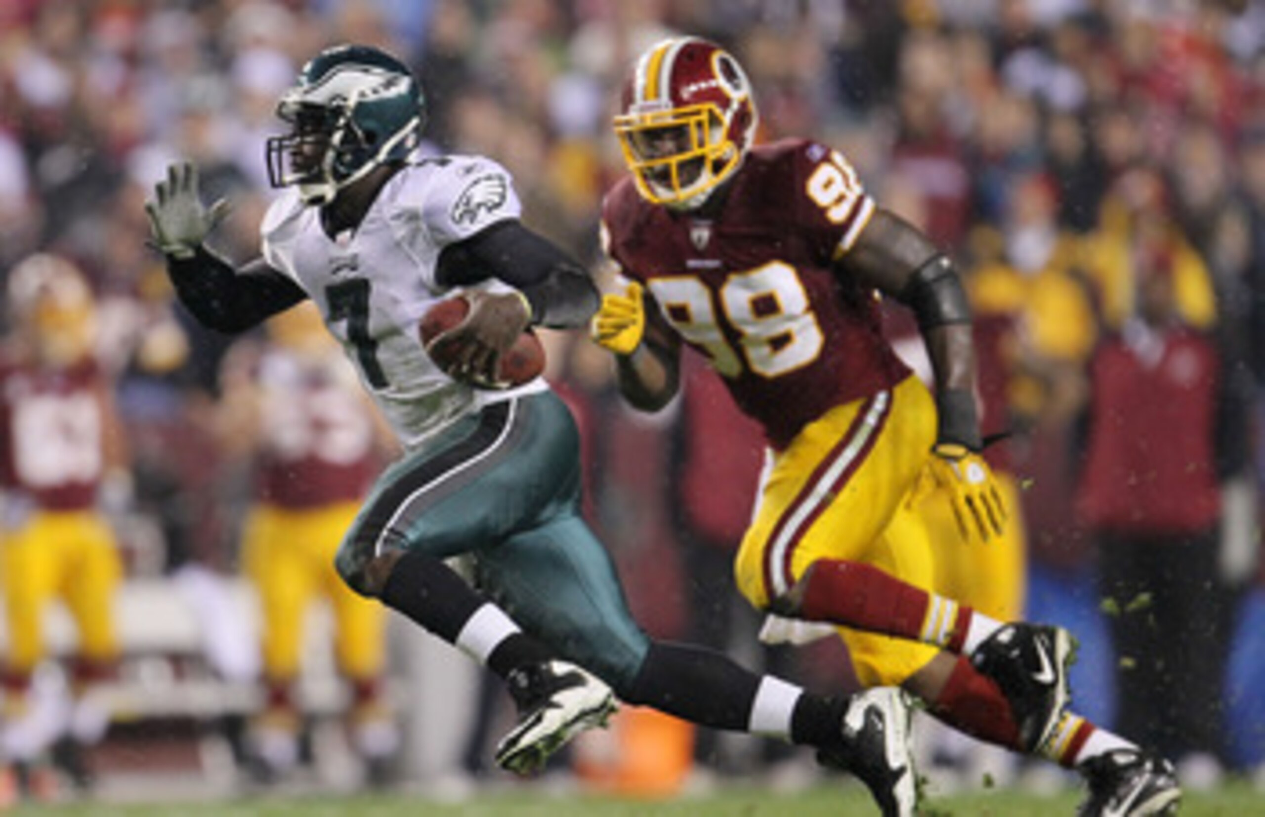 LANDOVER, MD - NOVEMBER 15:  Michael Vick #7 of the Philadelphia Eagles makes a break past Brian Orakpo #98 of the Washington Redskins on November 15, 2010 at FedExField in Landover, Maryland.  (Photo by Chris McGrath/Getty Images)