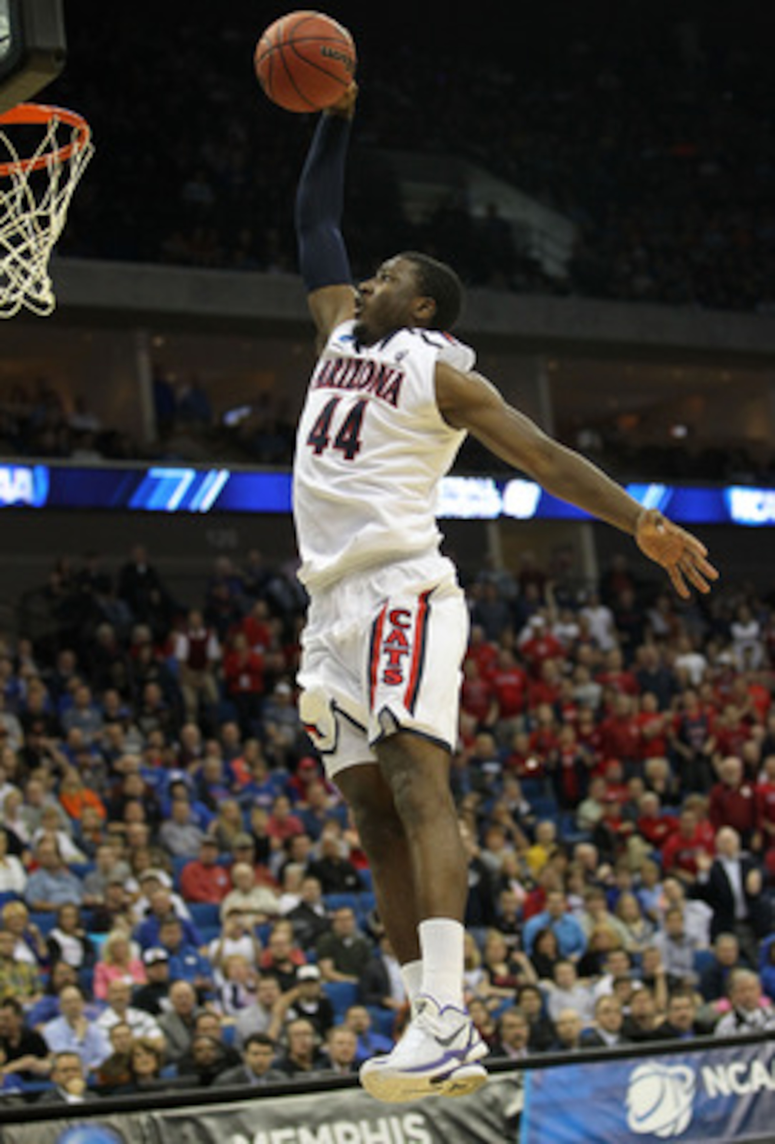 TULSA, OK - MARCH 18: Solomon Hill #44 of the Arizona Wildcats goes up to dunk the ball against the Memphis Tigers during the second round of the 2011 NCAA men's basketball tournament at BOK Center on March 18, 2011 in Tulsa, Oklahoma. (Photo by Ronald TULSA, OK - MARCH 18: Solomon Hill #44 of the Arizona Wildcats goes up to dunk the ball against the Memphis Tigers during the second round of the 2011 NCAA men's basketball tournament at BOK Center on March 18, 2011 in Tulsa, Oklahoma. (Photo by Ronald