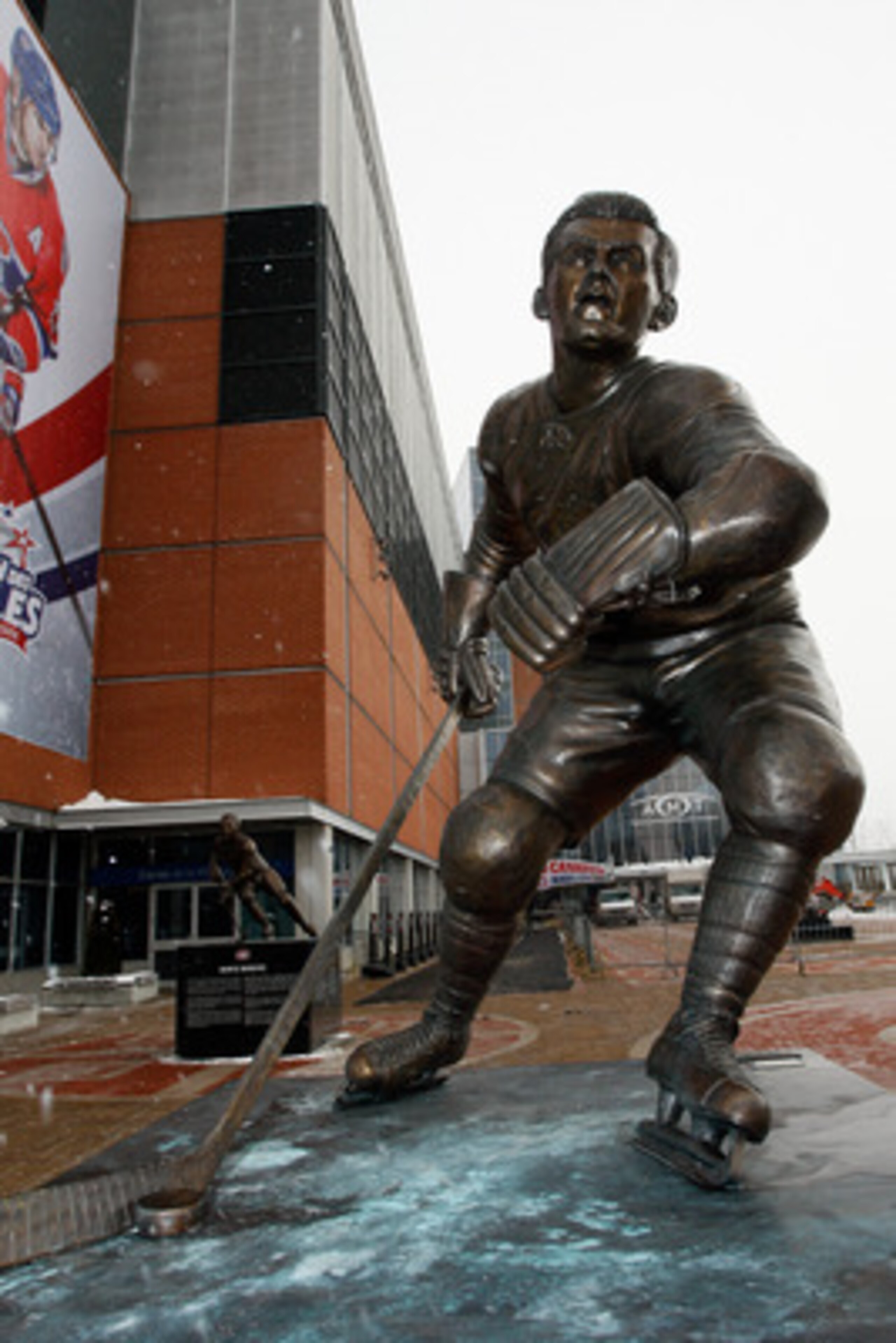 MONTREAL- JANUARY 21:  A statue of Maurice Richard in Centennial Plaza outside of the Bell Centre, on January 21, 2009 in Montreal, Quebec, Canada.  (Photo by Richard Wolowicz/Getty Images)