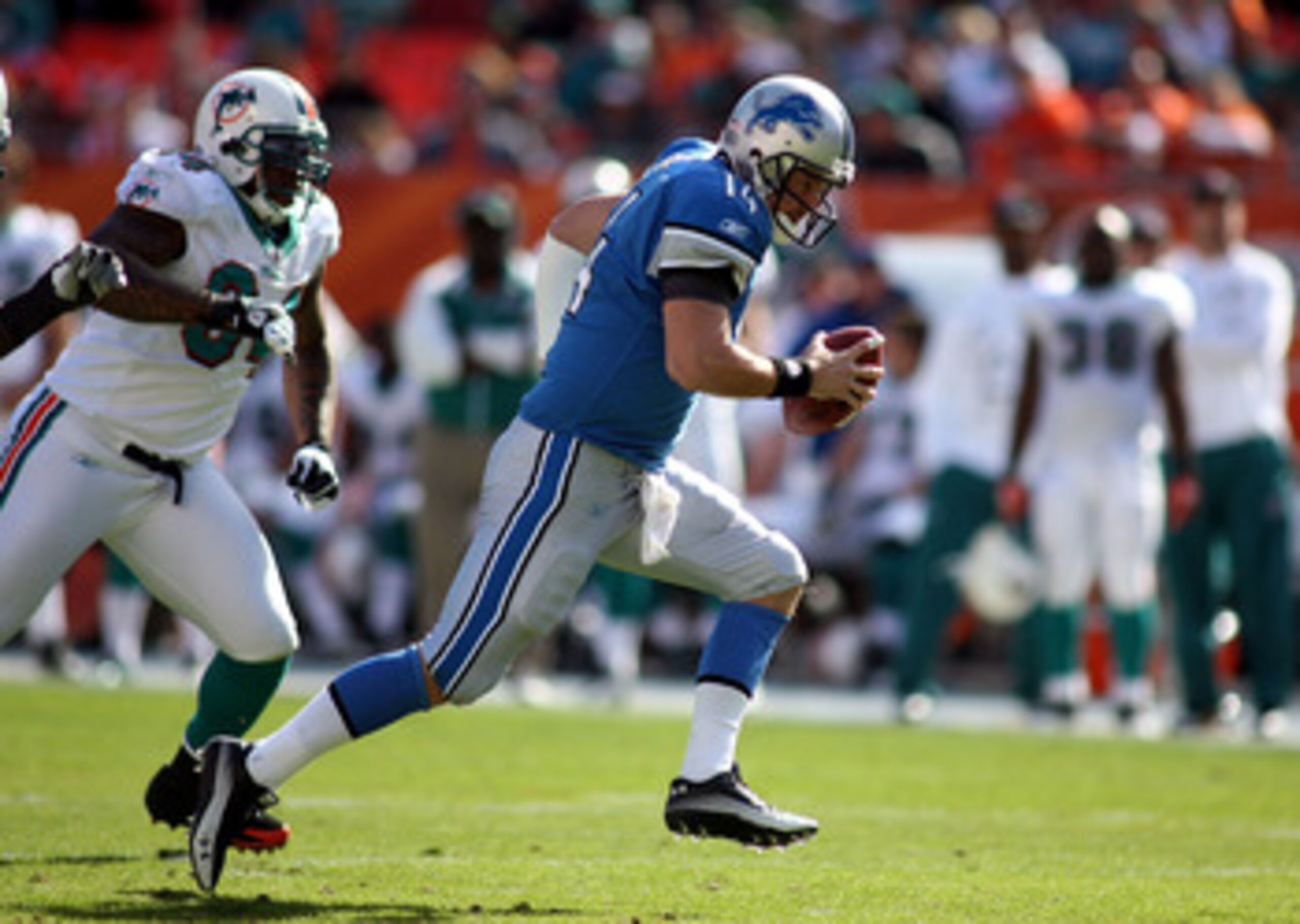 MIAMI - DECEMBER 26:  Quarterback Shaun Hill #14 of the Detroit Lions scrambles against the Miami Dolphins at Sun Life Stadium on December 26, 2010 in Miami, Florida.  (Photo by Marc Serota/Getty Images)
