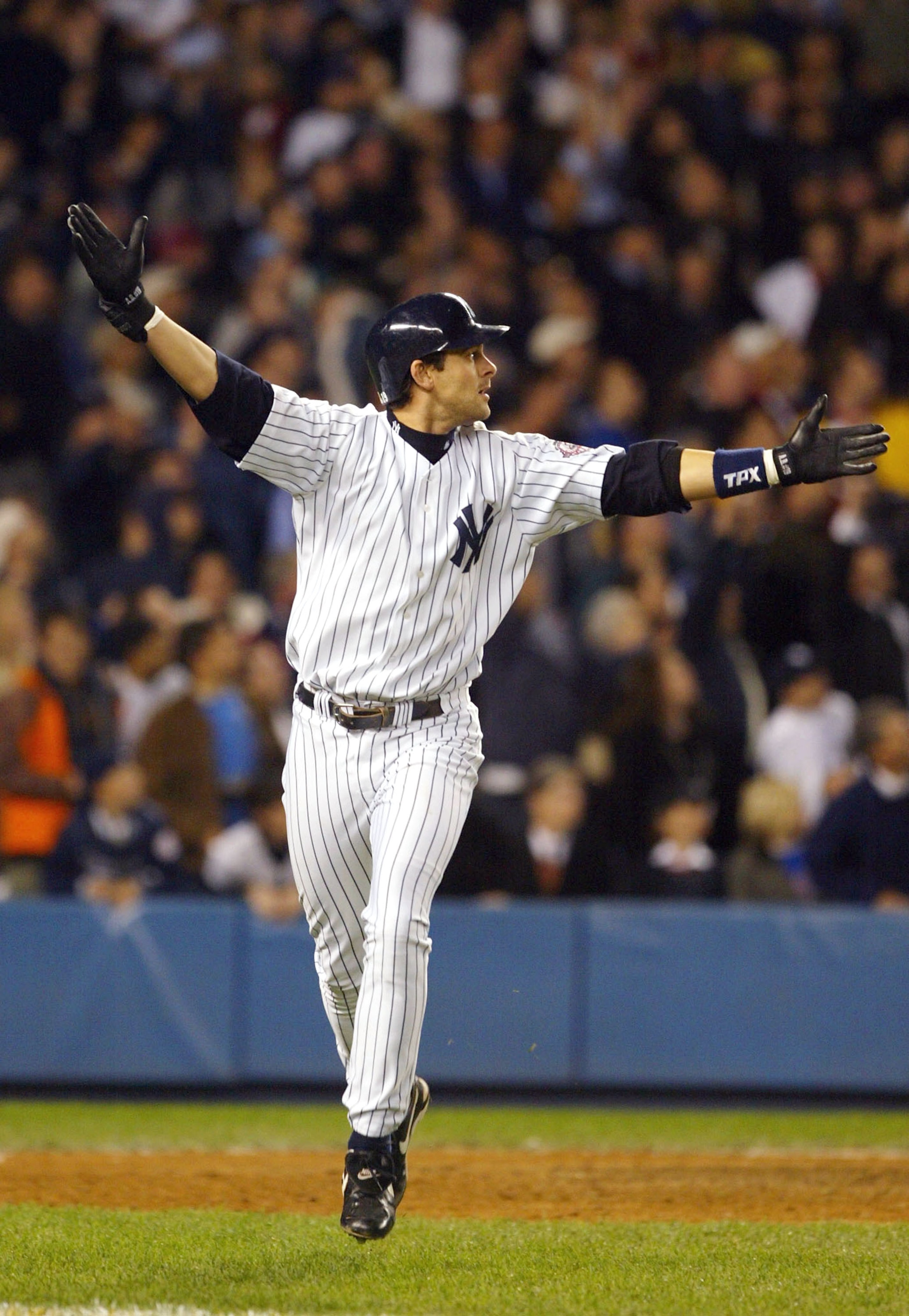BRONX, NY - OCTOBER 16: Aaron Boone #19 of the New York Yankees celebrates after hitting the game-winning home run in the bottom of the eleventh inning against the Boston Red Sox during game 7 of the American League Championship Series on October 16, 200 BRONX, NY - OCTOBER 16: Aaron Boone #19 of the New York Yankees celebrates after hitting the game-winning home run in the bottom of the eleventh inning against the Boston Red Sox during game 7 of the American League Championship Series on October 16, 200