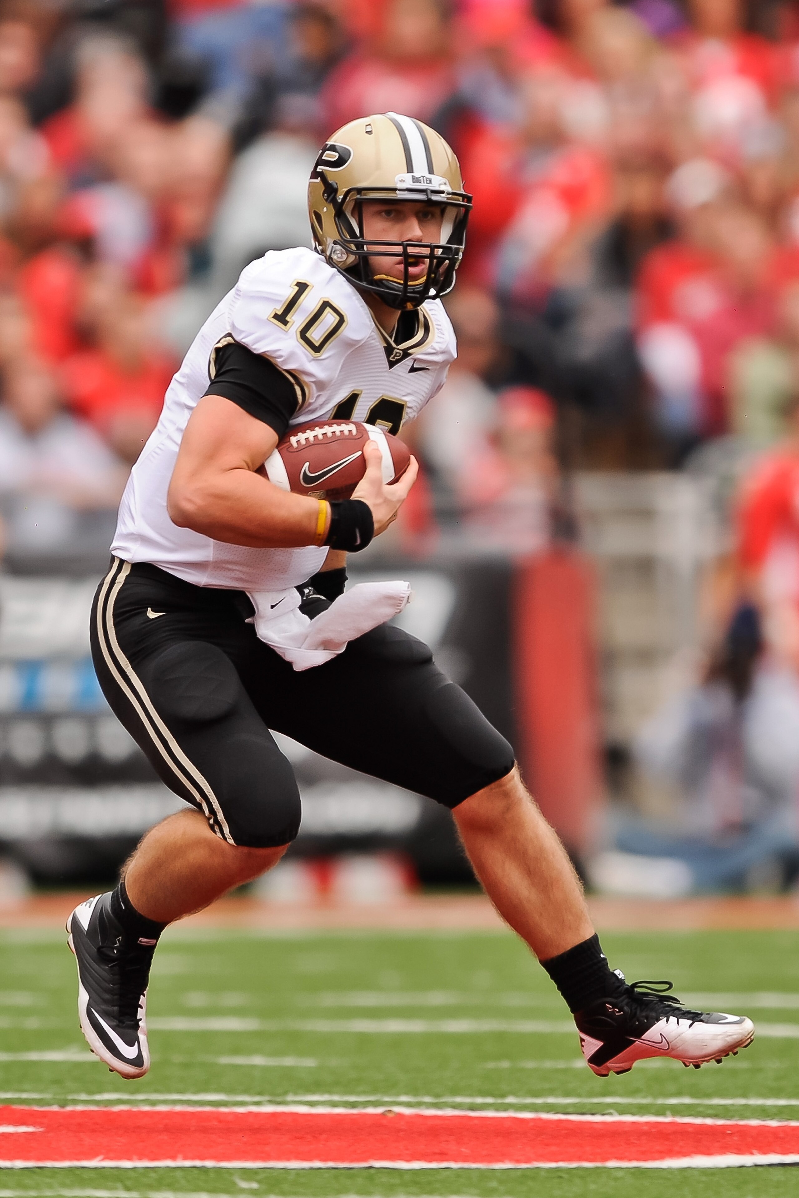 COLUMBUS, OH - OCTOBER 23: Quarterback Sean Robinson #10 of the Purdue Boilermakers runs with the ball against the Ohio State Buckeyes at Ohio Stadium on October 23, 2010 in Columbus, Ohio. (Photo by Jamie Sabau/Getty Images) COLUMBUS, OH - OCTOBER 23: Quarterback Sean Robinson #10 of the Purdue Boilermakers runs with the ball against the Ohio State Buckeyes at Ohio Stadium on October 23, 2010 in Columbus, Ohio. (Photo by Jamie Sabau/Getty Images)