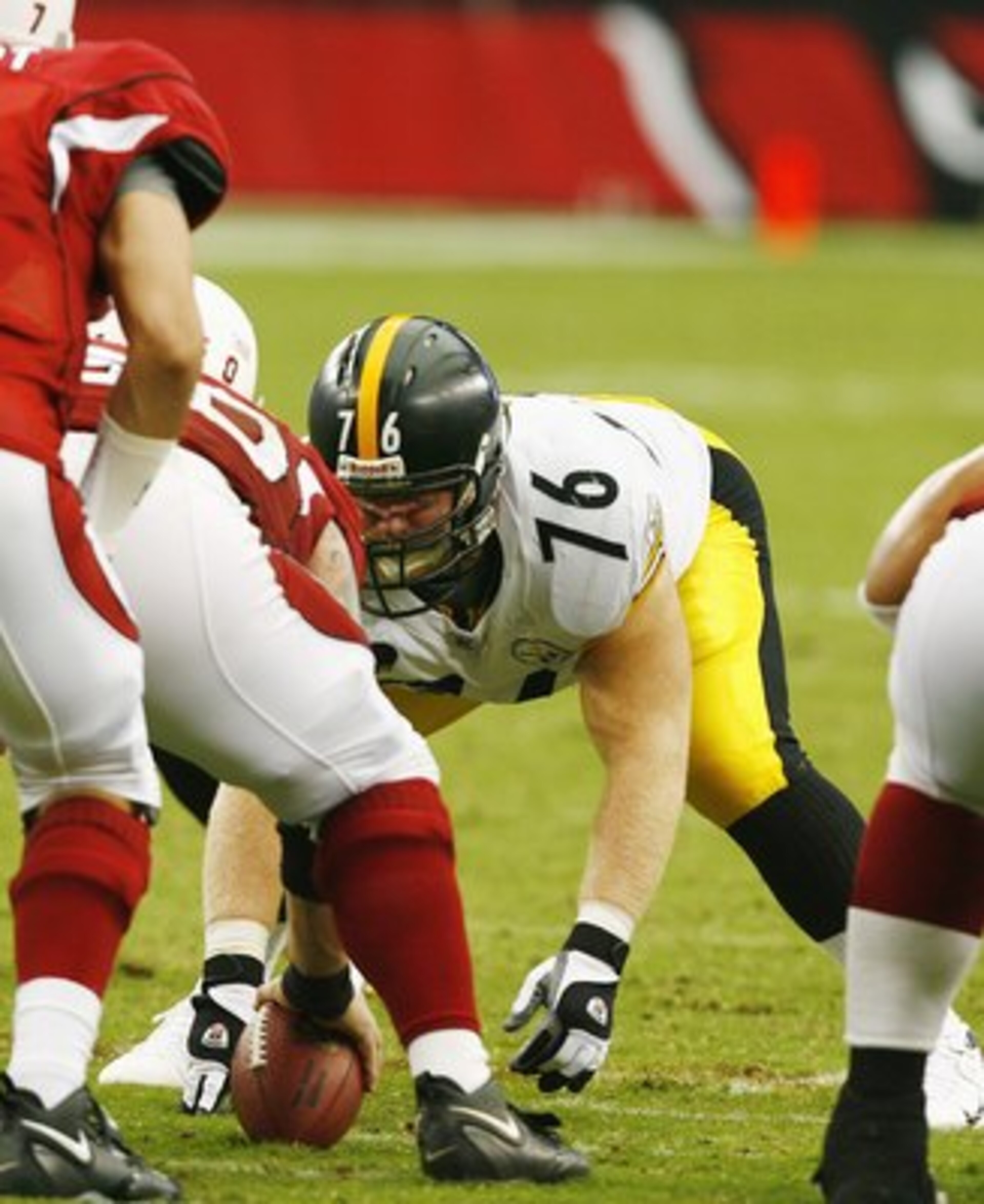 GLENDALE, AZ - SEPTEMBER 30:  Defensive tackle Chris Hoke  #76 of the Pittsburgh Steelers lines up over the center during a 21-14 loss to the Arizona Cardinals at University of Phoenix Stadium on September 30, 2007 in Glendale, Arizona.  (Photo by Kevin T