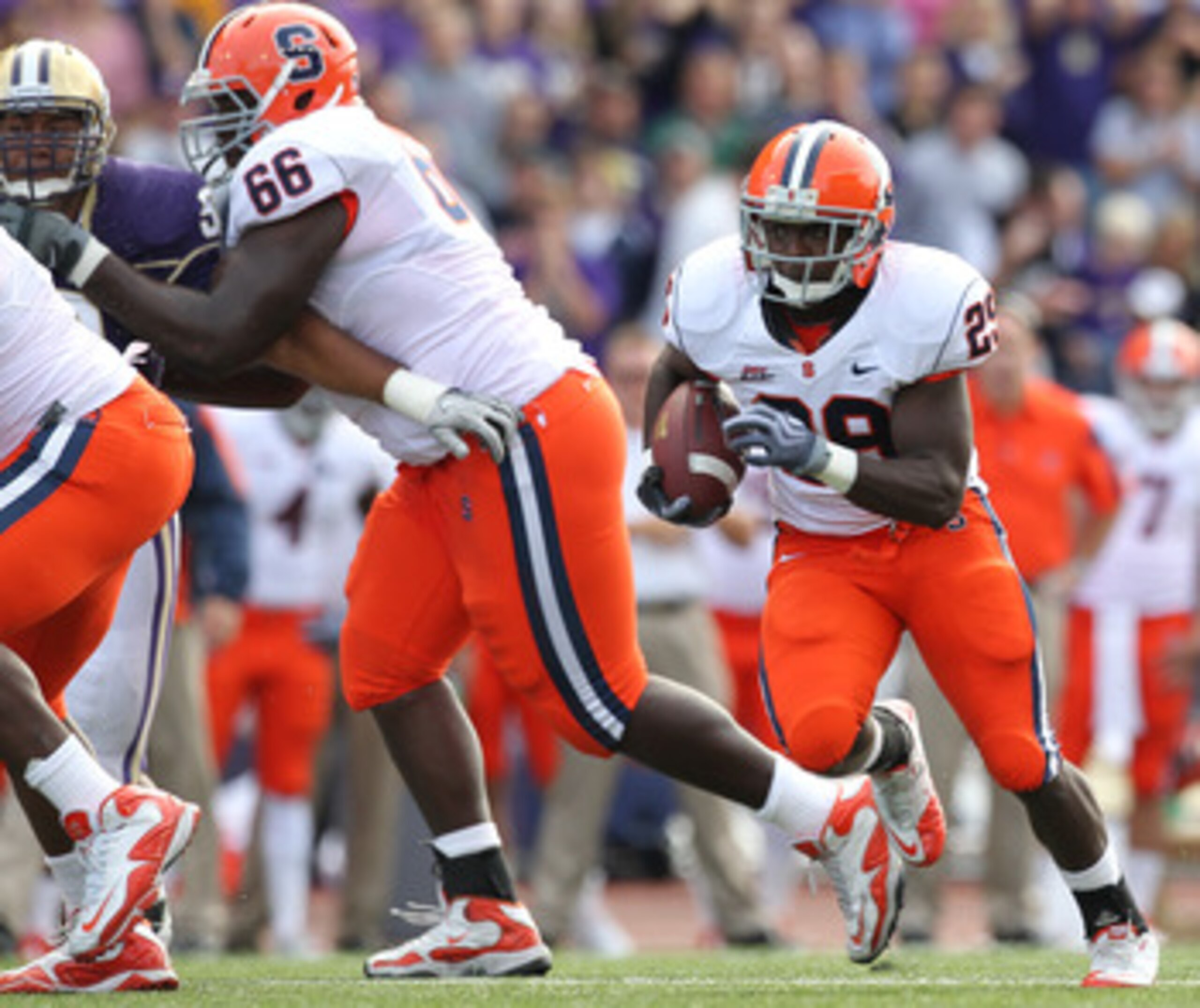 SEATTLE - SEPTEMBER 11:  Running back Antwon Bailey #29 of the Syracuse Orange rushes against the Washington Huskies on September 11, 2010 at Husky Stadium in Seattle, Washington. (Photo by Otto Greule Jr/Getty Images)