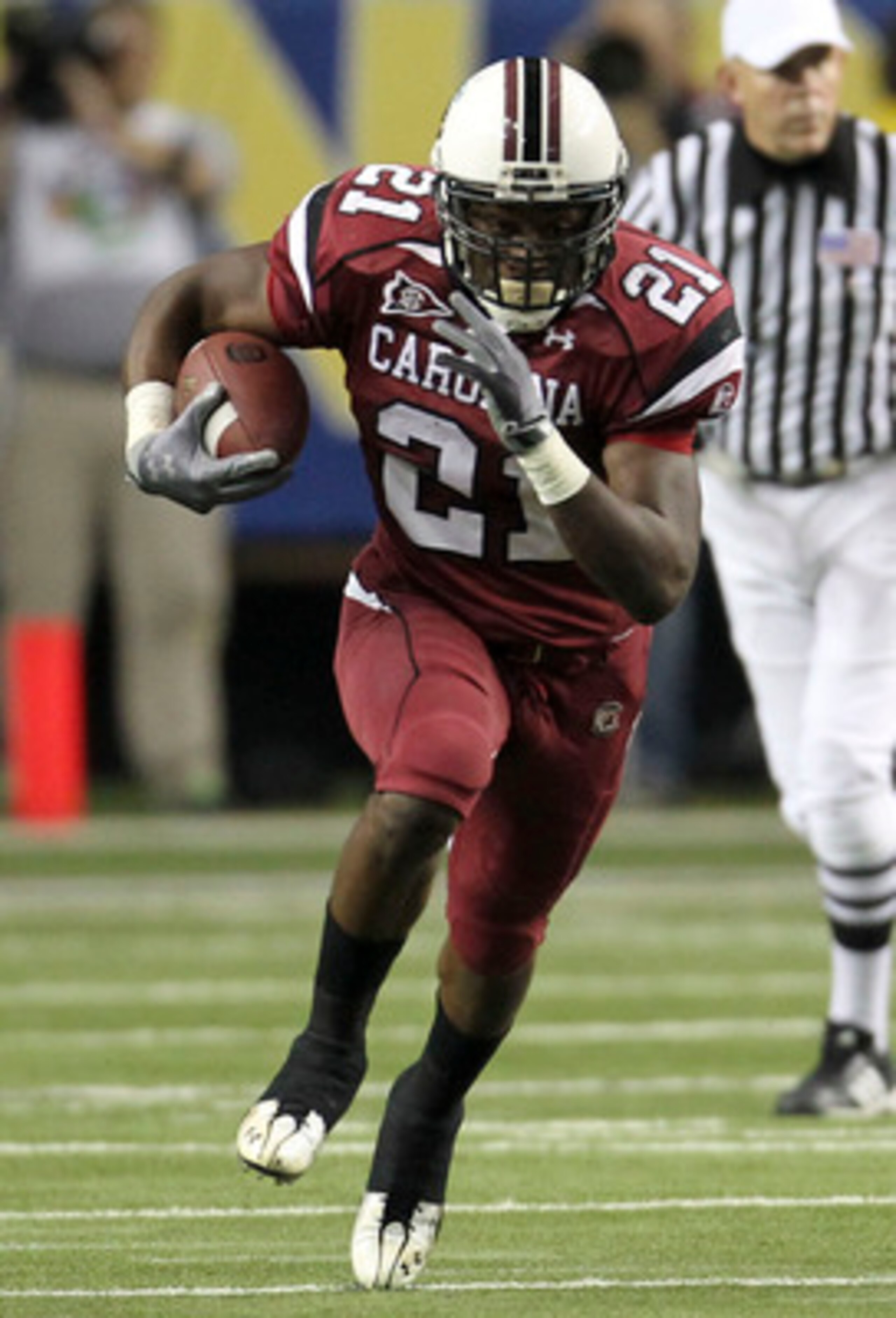 ATLANTA - DECEMBER 4:  Running back Marcus Lattimore #21 of the South Carolina Gamecocks runs with the ball during the 2010 SEC Championship against the Auburn Tigers at Georgia Dome on December 4, 2010 in Atlanta, Georgia. (Photo by Mike Zarrilli/Getty I