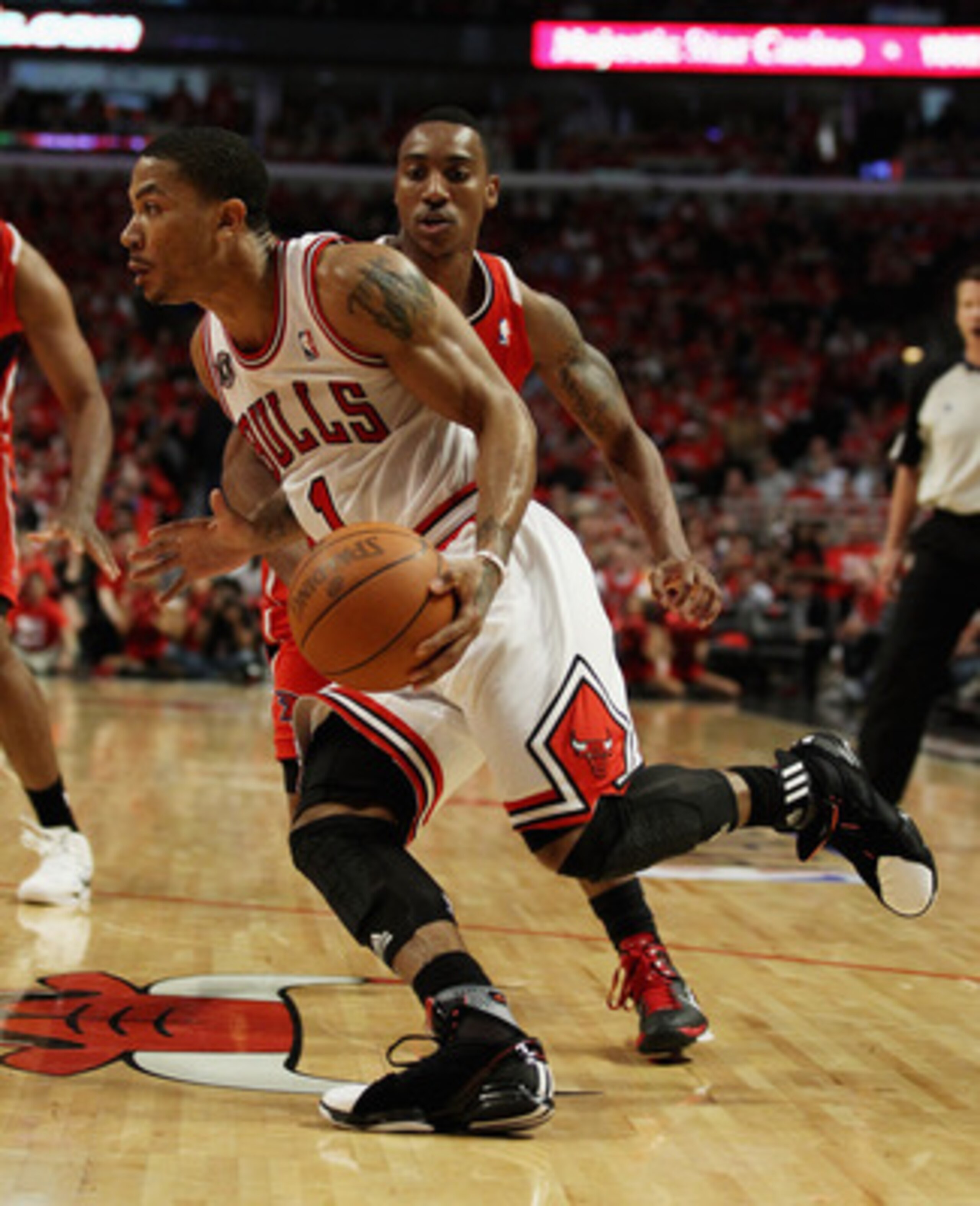 CHICAGO, IL - MAY 10: Derrick Rose #2 of the Chicago Bulls drives past Jeff Teague #0 of the Atlanta Hawks in Game Five of the Eastern Conference Semifinals in the 2011 NBA Playoffs at the United Center on May 10, 2011 in Chicago, Illinois. The Bulls defe