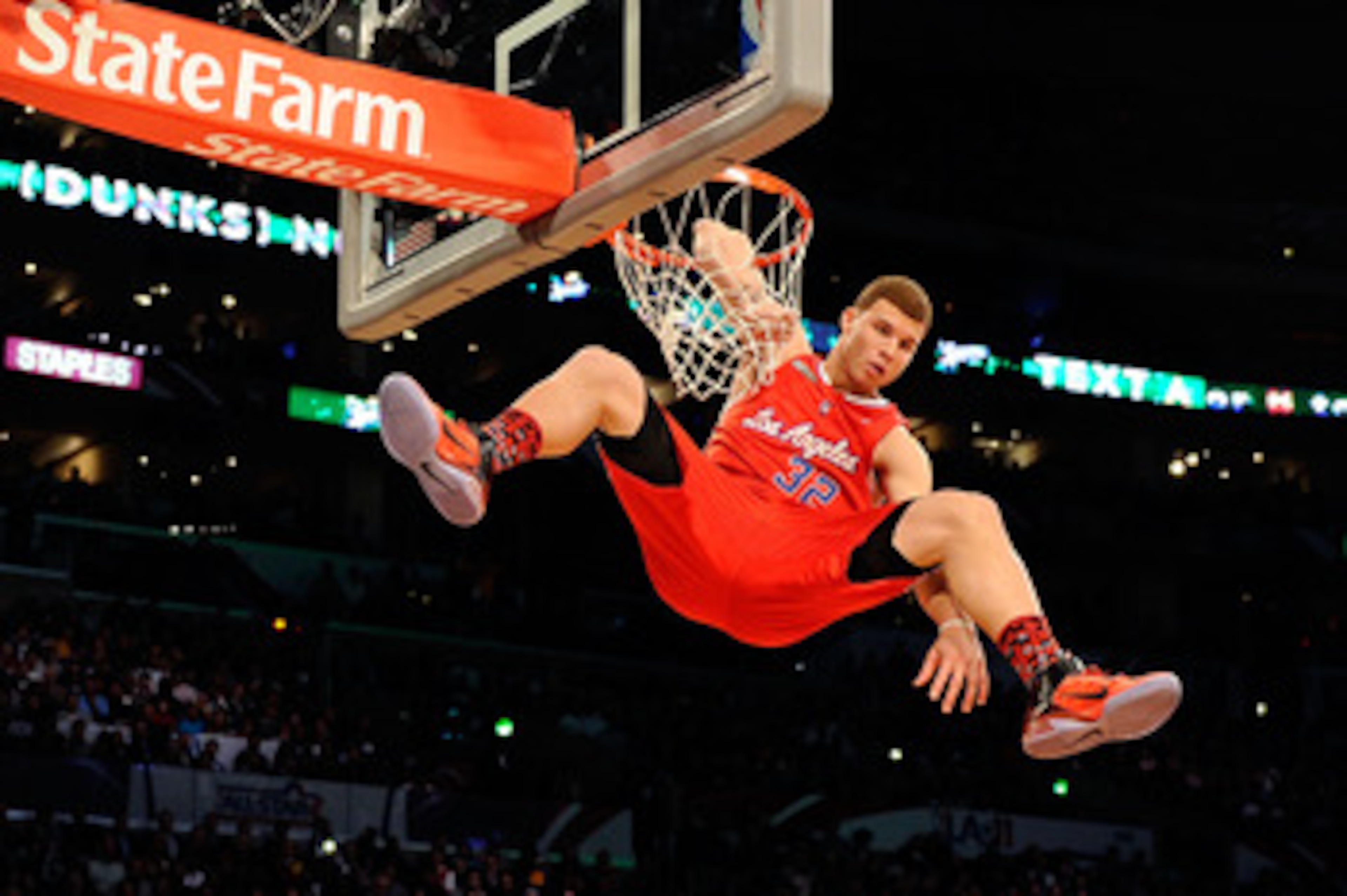 LOS ANGELES, CA - FEBRUARY 19:  Blake Griffin #32 of the Los Angeles Clippers dunks the ball as his elbow hangs on the rim in the Sprite Slam Dunk Contest apart of NBA All-Star Saturday Night at Staples Center on February 19, 2011 in Los Angeles, Californ