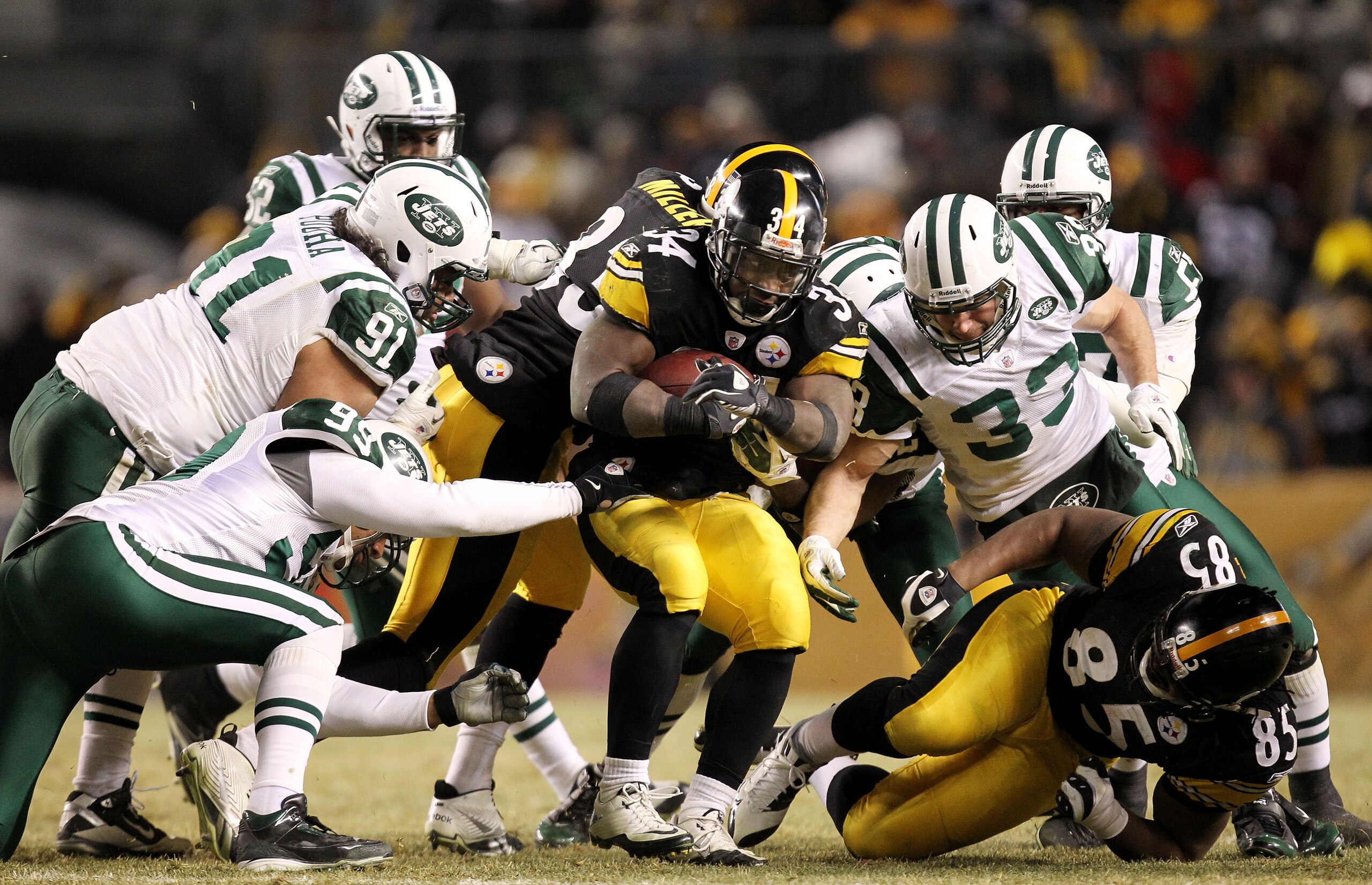 PITTSBURGH, PA - JANUARY 23:  Rashard Mendenhall #34 of the Pittsburgh Steelers is tackled by the New York Jets during the 2011 AFC Championship game at Heinz Field on January 23, 2011 in Pittsburgh, Pennsylvania.  (Photo by Ronald Martinez/Getty Images)