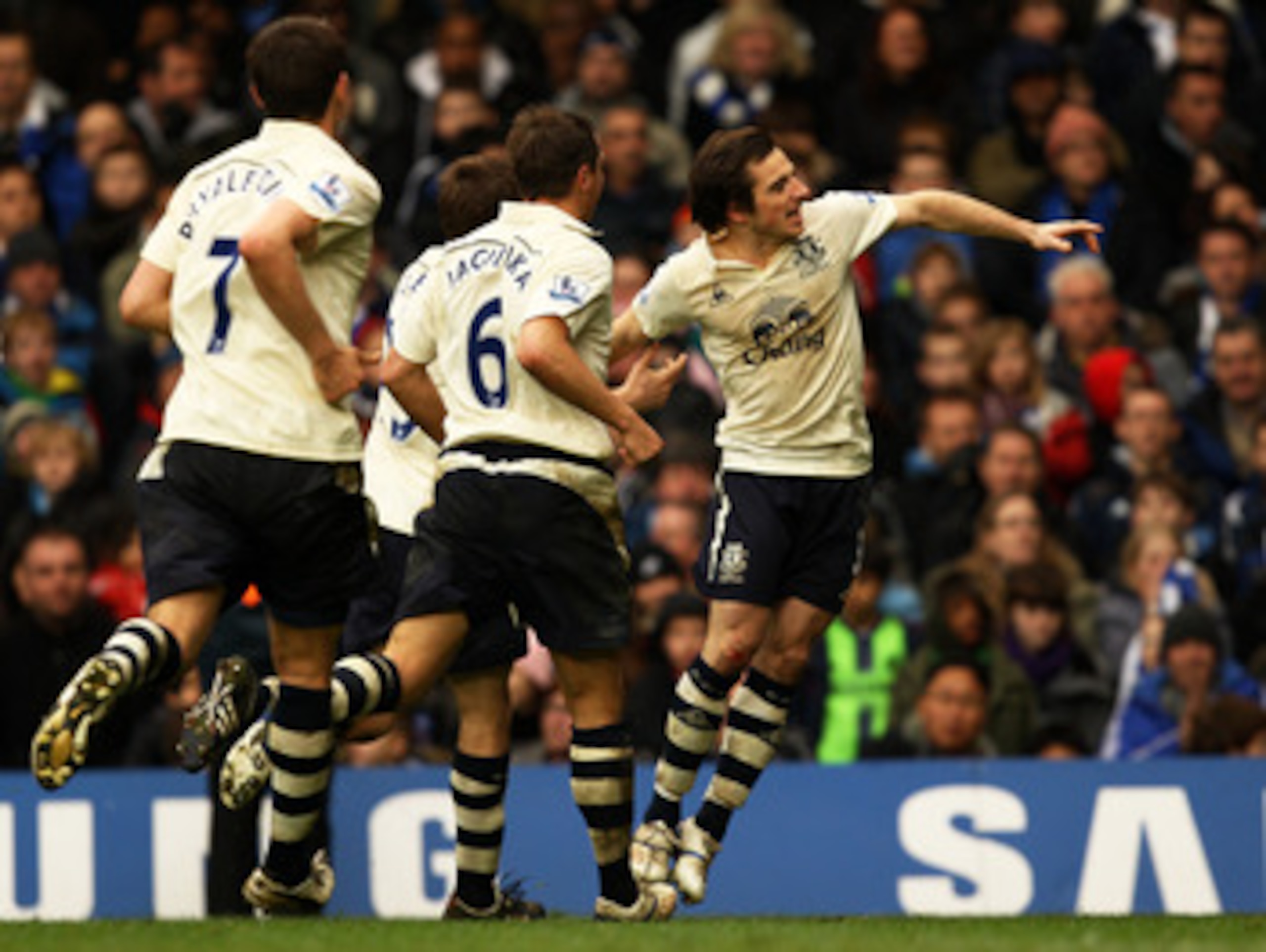 LONDON, ENGLAND - FEBRUARY 19:  Leighton Baines (R) of Everton celebrates after levelling the scores at 1-1 late in extra time during the FA Cup sponsored by E.ON 4th round replay match between Chelsea and Everton at Stamford Bridge on February 19, 2011 i