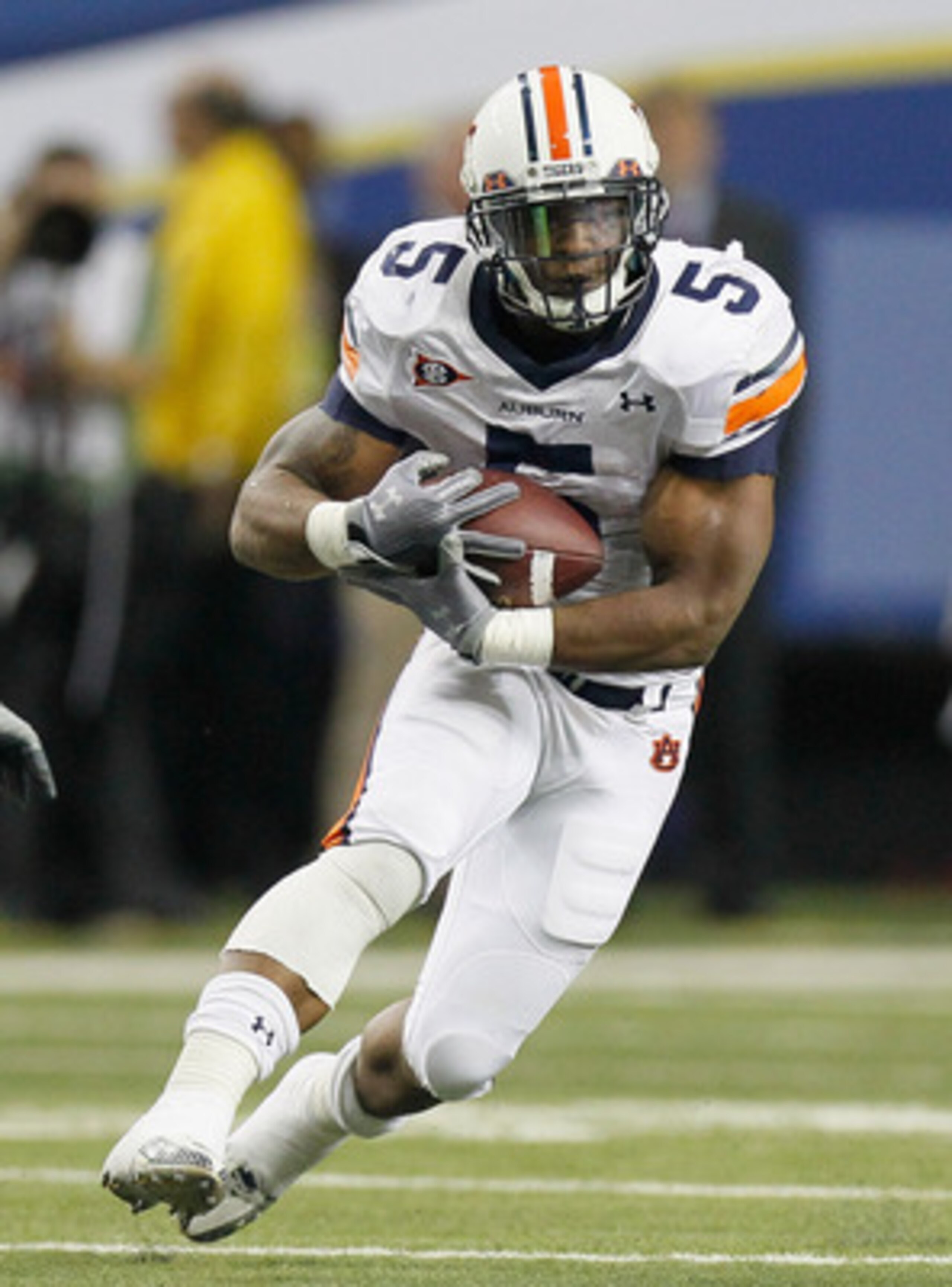 ATLANTA, GA - DECEMBER 04:  Michael Dyer #5 of the Auburn Tigers rushes upfield against the South Carolina Gamecocks during the 2010 SEC Championship at Georgia Dome on December 4, 2010 in Atlanta, Georgia.  (Photo by Kevin C. Cox/Getty Images)