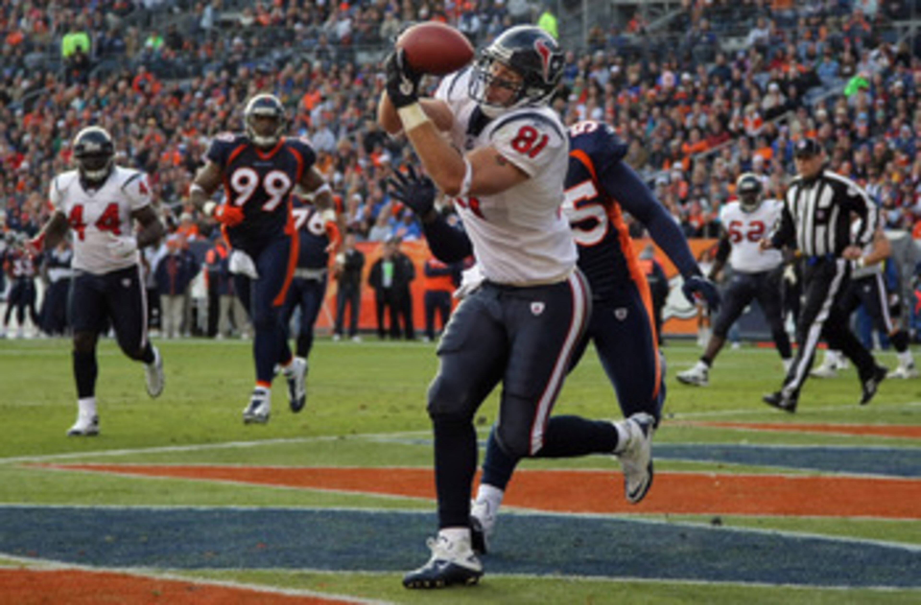 DENVER - DECEMBER 26: Wide receiver Owen Daniels #91 of the Houston Texas makes a first quarter touchdown reception in front of D.J. Williams #55 of the Denver Broncos at INVESCO Field at Mile High on December 26, 2010 in Denver, Colorado. The Broncos de DENVER - DECEMBER 26: Wide receiver Owen Daniels #91 of the Houston Texas makes a first quarter touchdown reception in front of D.J. Williams #55 of the Denver Broncos at INVESCO Field at Mile High on December 26, 2010 in Denver, Colorado. The Broncos de