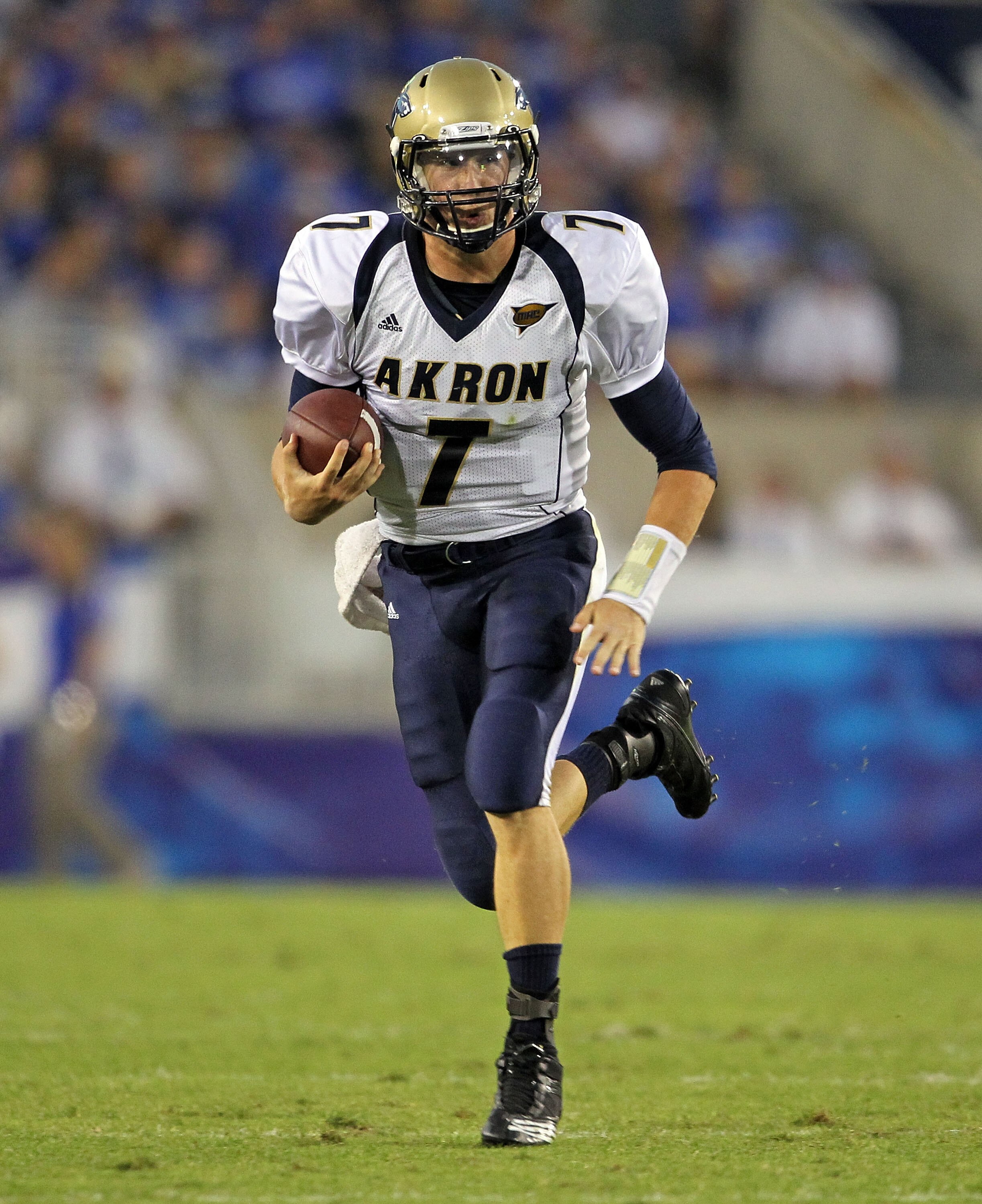 LEXINGTON, KY - SEPTEMBER 18:  Patrick Nicely #7 of the Akron Zips runs with the ball during the game against the Kentucky Wildcats at Commonwealth Stadium on September 18, 2010 in Lexington, Kentucky.  (Photo by Andy Lyons/Getty Images)