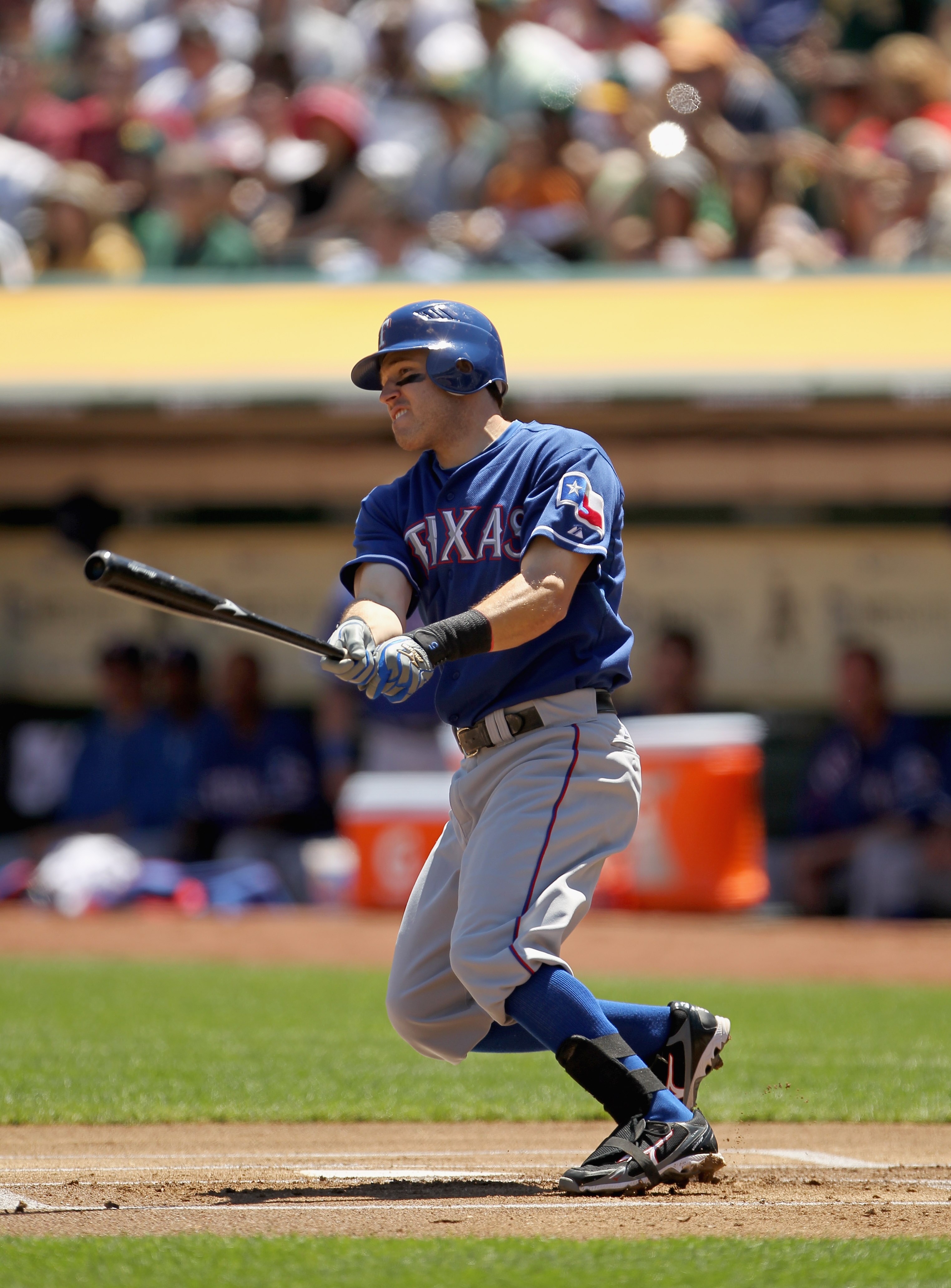 OAKLAND, CA - APRIL 30:  Ian Kinsler #5 of the Texas Rangers in action during their game against the Oakland Athletics at Oakland-Alameda County Coliseum on April 30, 2011 in Oakland, California.  (Photo by Ezra Shaw/Getty Images)