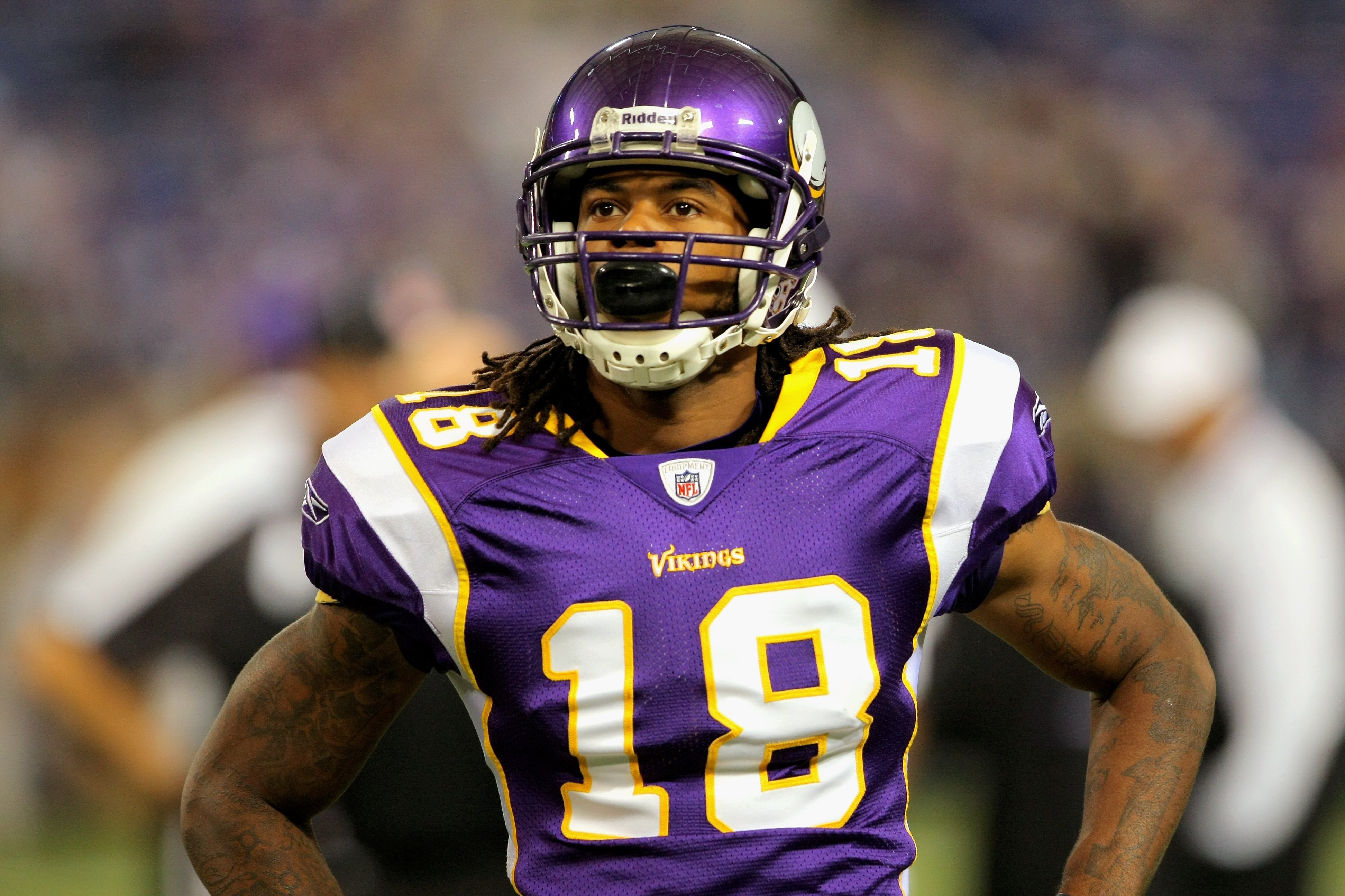 MINNEAPOLIS - OCTOBER 18:  Wide reciever Sidney Rice #18 of the Minnesota Vikings prepares to face the Baltimore Ravens during NFL action at Hubert H. Humphrey Metrodome on October 18, 2009 in Minneapolis, Minnesota. The Vikings defeated the Ravens 33-31.