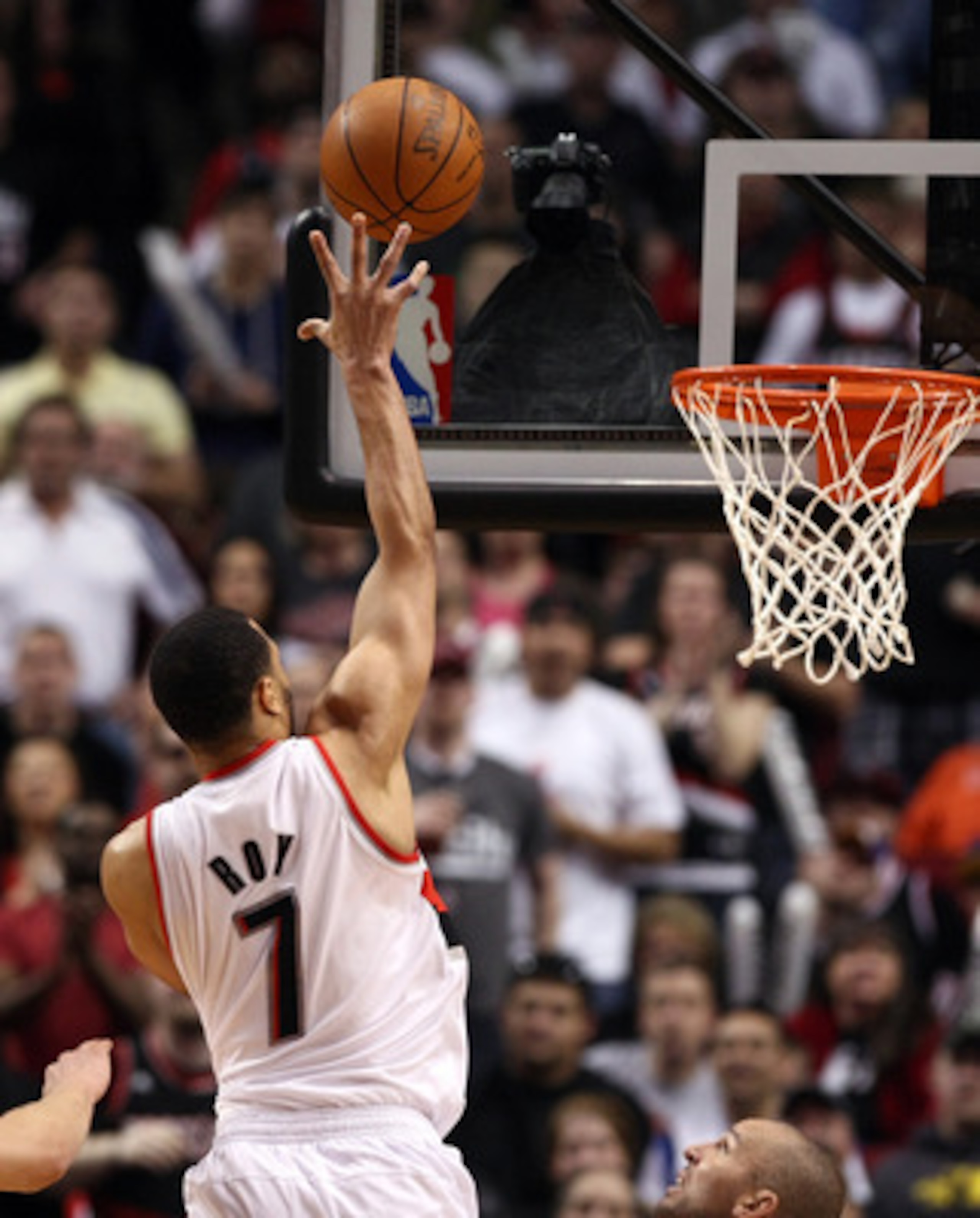 PORTLAND, OR - APRIL 23: Brandon Roy #7 of the Portland Trail Blazers shoots agianst the Dallas Mavericks in Game Four of the Western Conference Quarterfinals in the 2011 NBA Playoffs on April 23, 2011 at the Rose Garden in Portland, Oregon. NOTE TO USER PORTLAND, OR - APRIL 23: Brandon Roy #7 of the Portland Trail Blazers shoots agianst the Dallas Mavericks in Game Four of the Western Conference Quarterfinals in the 2011 NBA Playoffs on April 23, 2011 at the Rose Garden in Portland, Oregon. NOTE TO USER