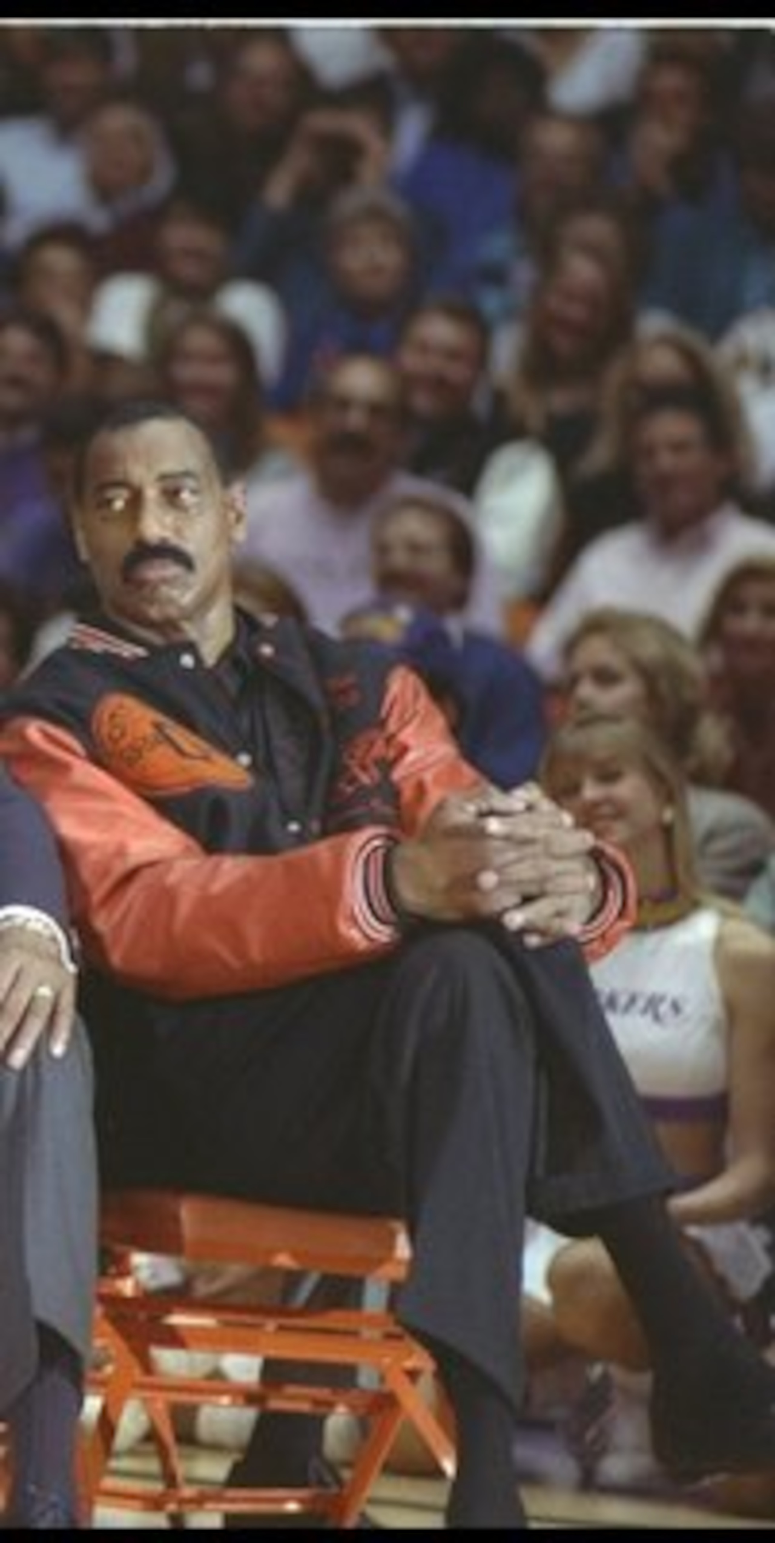 INGLEWOOD, CA - FEBRUARY 16:  Kareem Abdul-Jabbar, Jerry West, Elgin Baylor and Wilt Chamberlain sit on the court during Earvin 'Magic' Johnson's retirement ceremony from the Los Angeles Lakers on February 16, 1992 at the Great Western Forum in Inglewood,