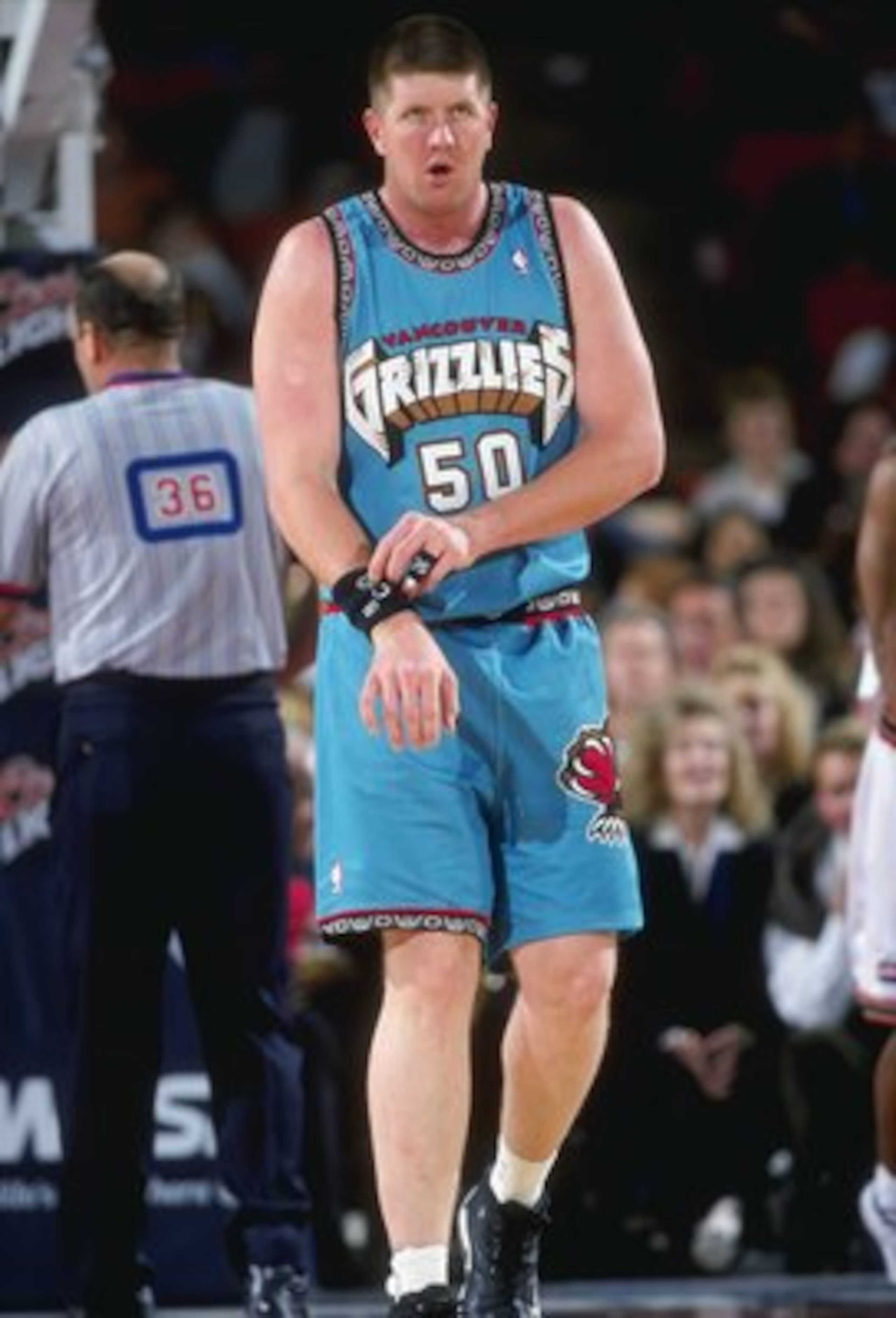 28 Feb 1999:  Bryant Reeves #50 of the Vancover Grizzlies getting set to take a free throw during the game against the Denver Nuggets at the McNichols Arena in Denver, Colorado. The Nuggets defeated the Grizzlies 116-112.
