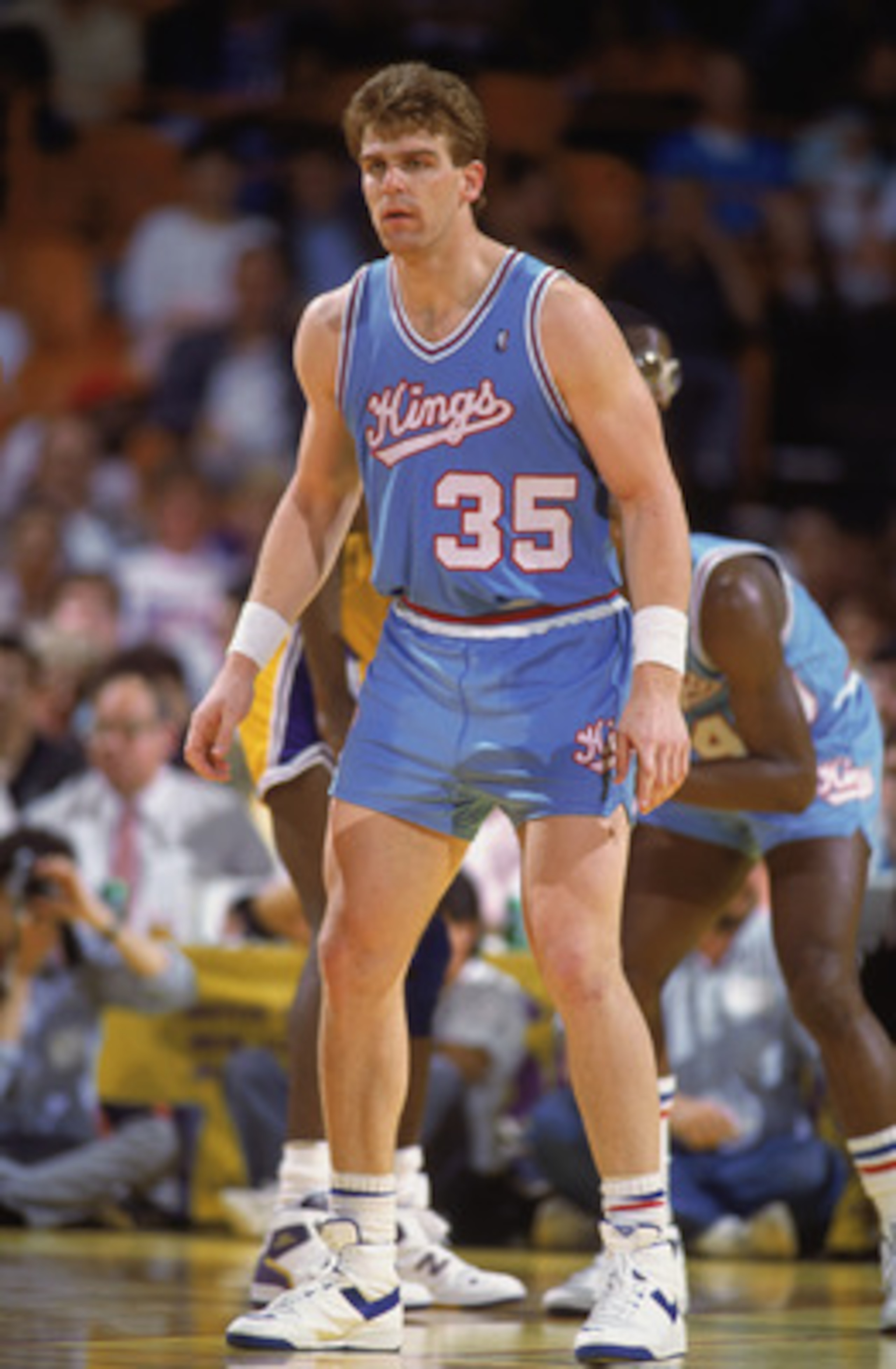 LOS ANGELES - 1988:  Joe Kleine #35 of the Sacramento Kings plays defense during an NBA game against the Los Angeles Lakers at the Great Western Forum in Los Angeles, California in 1988. (Photo by Mike Powell/Getty Images)