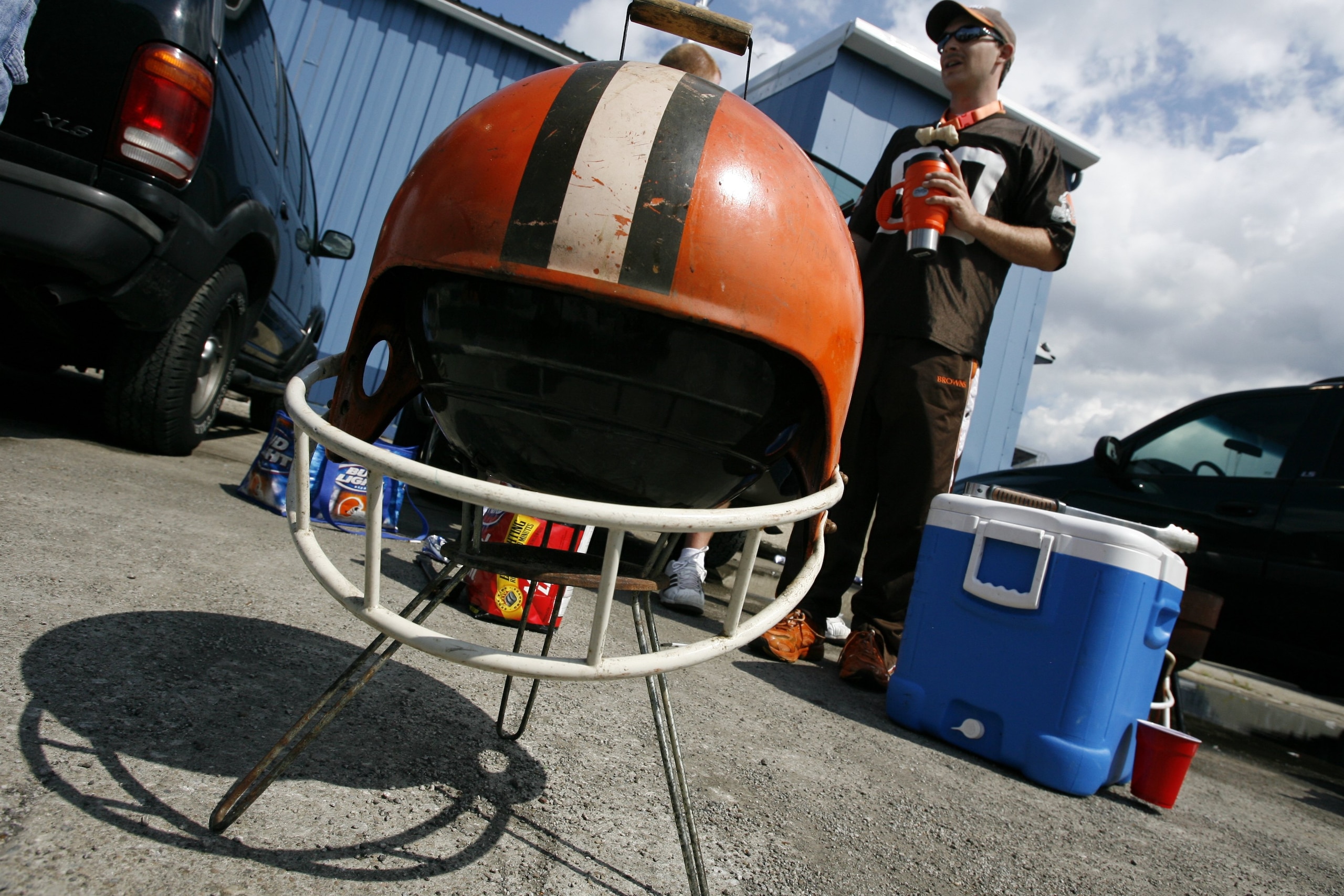 CLEVELAND - SEPTEMBER 7:  Cleveland Browns fans tailgate before the game against the Dallas Cowboys at Cleveland Browns Stadium on September 7, 2008 in Cleveland, Ohio.  (Photo by Kevin C. Cox/Getty Images)