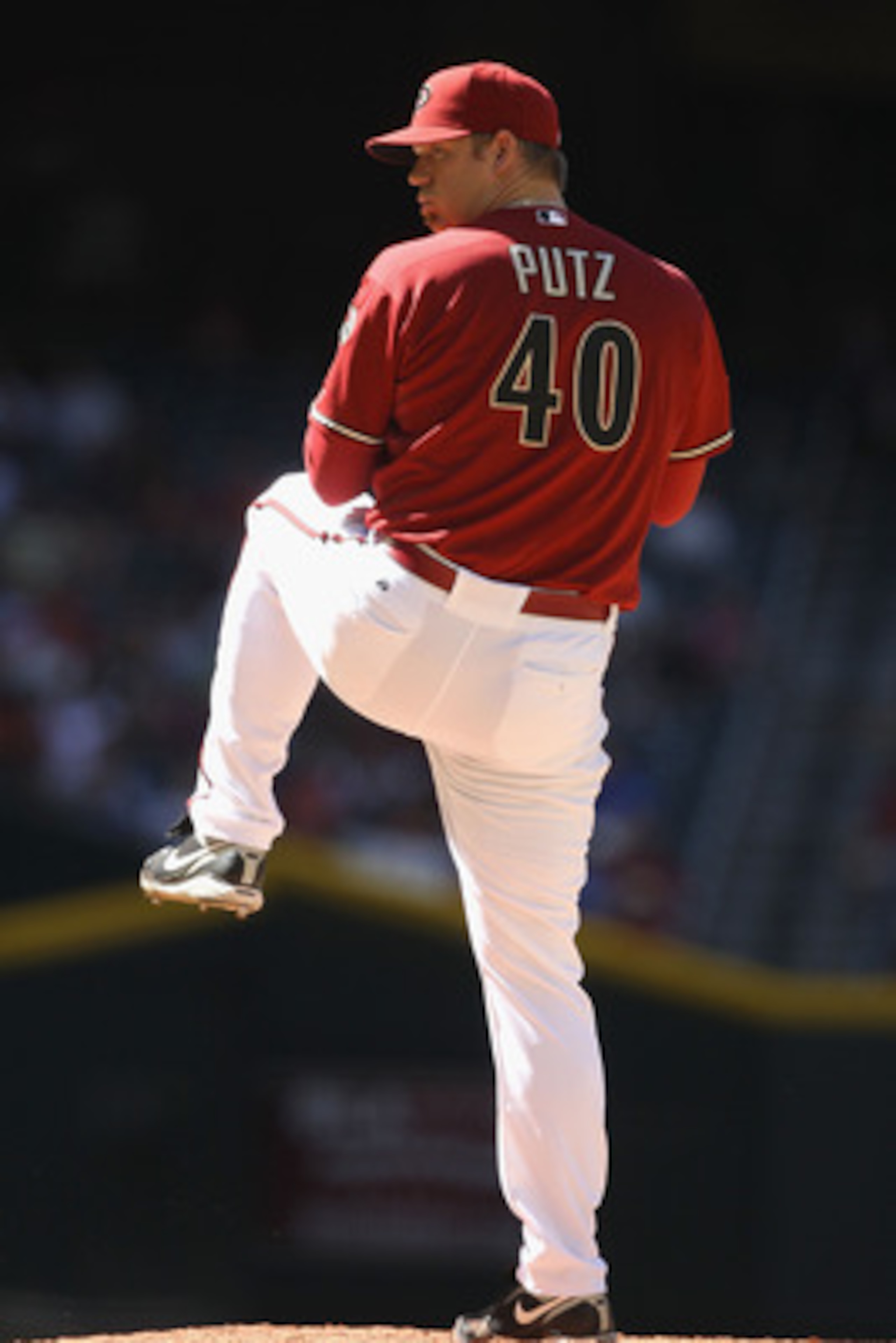 PHOENIX, AZ - APRIL 27:  Relief pitcher J.J. Putz #40 of the Arizona Diamondbacks pitches against the Philadelphia Phillies during the Major League Baseball game at Chase Field on April 27, 2011 in Phoenix, Arizona. The Phillies defeated the Diamondbacks