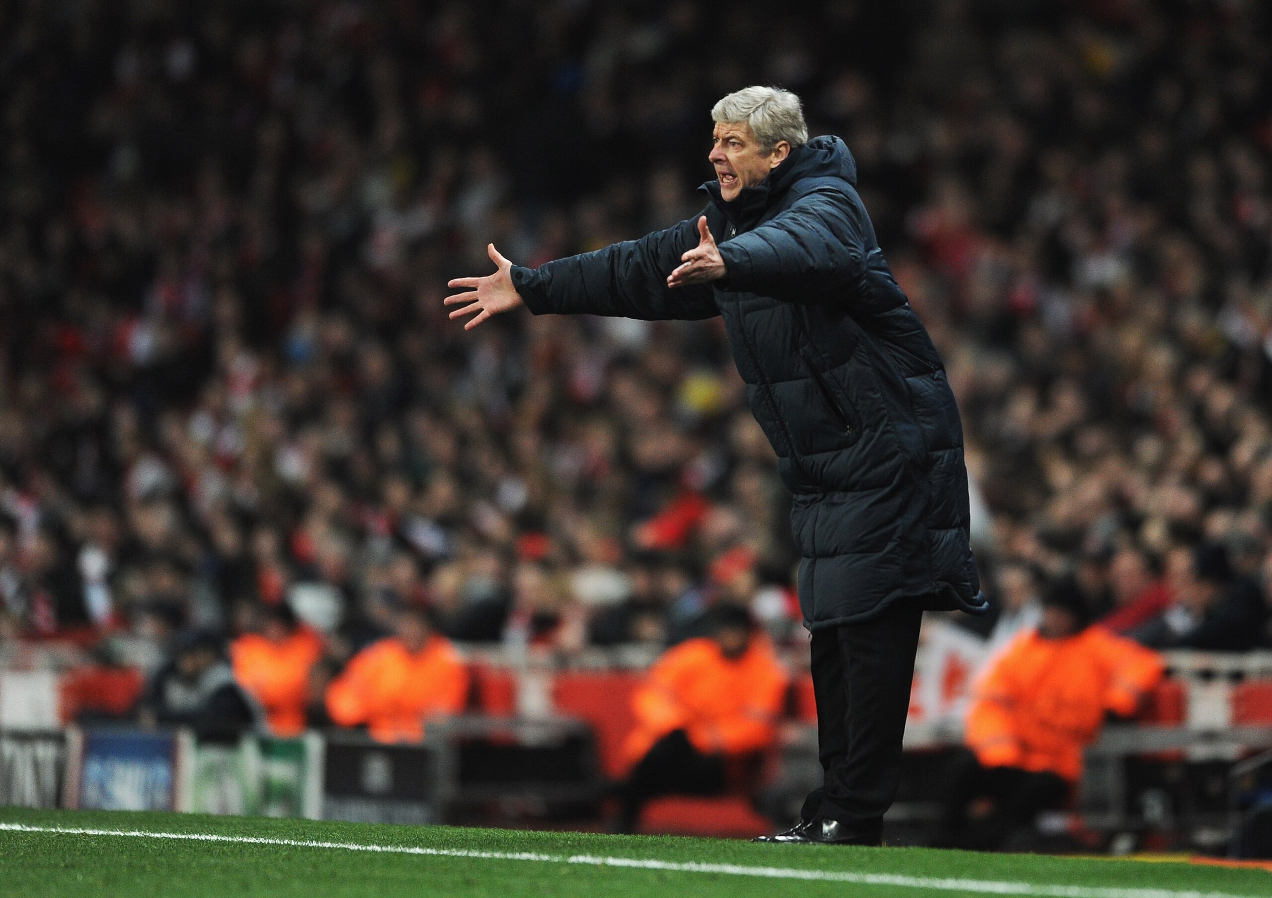 LONDON, ENGLAND - FEBRUARY 16:  Arsene Wenger, Manager of Arsenal shows his frustration during the UEFA Champions League round of 16 first leg match between Arsenal and Barcelona at the Emirates Stadium on February 16, 2011 in London, England.  (Photo by