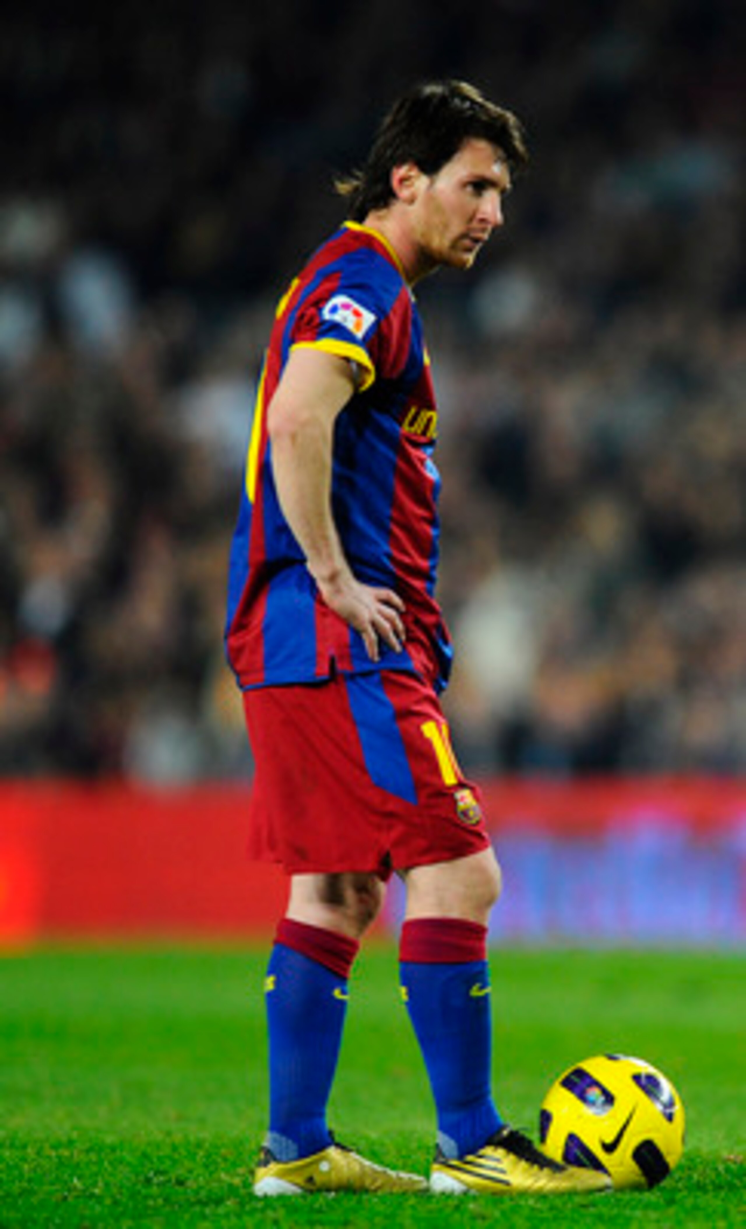 BARCELONA, SPAIN - NOVEMBER 13:  Lionel Messi of FC Barcelona (L) and his teammate Xavi Hernandez look on during the La Liga match between Barcelona and Villarreal CF at Camp Nou Stadium on November 13, 2010 in Barcelona, Spain. Barcelona won the match 3-