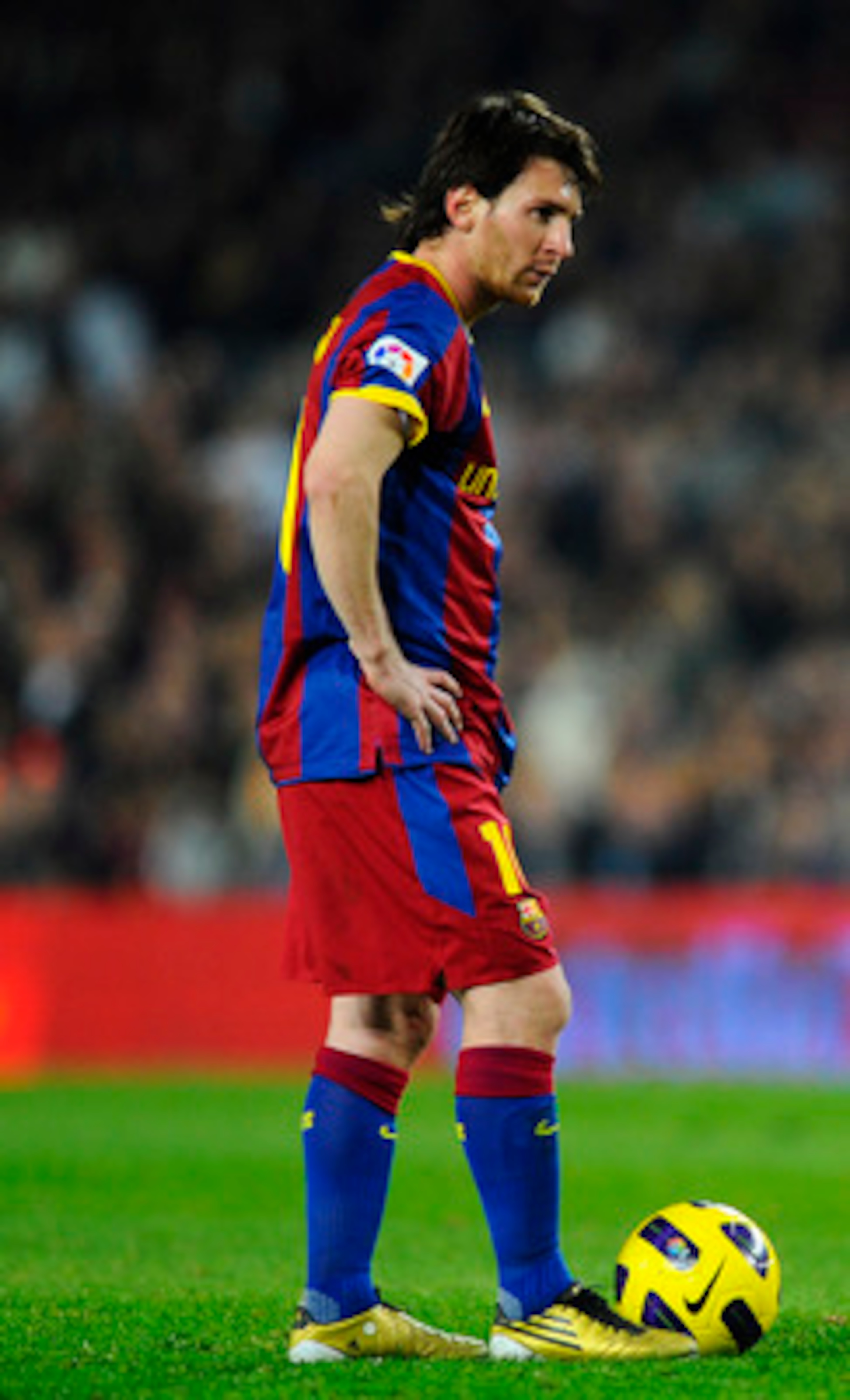 BARCELONA, SPAIN - NOVEMBER 13:  Lionel Messi of FC Barcelona (L) and his teammate Xavi Hernandez look on during the La Liga match between Barcelona and Villarreal CF at Camp Nou Stadium on November 13, 2010 in Barcelona, Spain. Barcelona won the match 3-