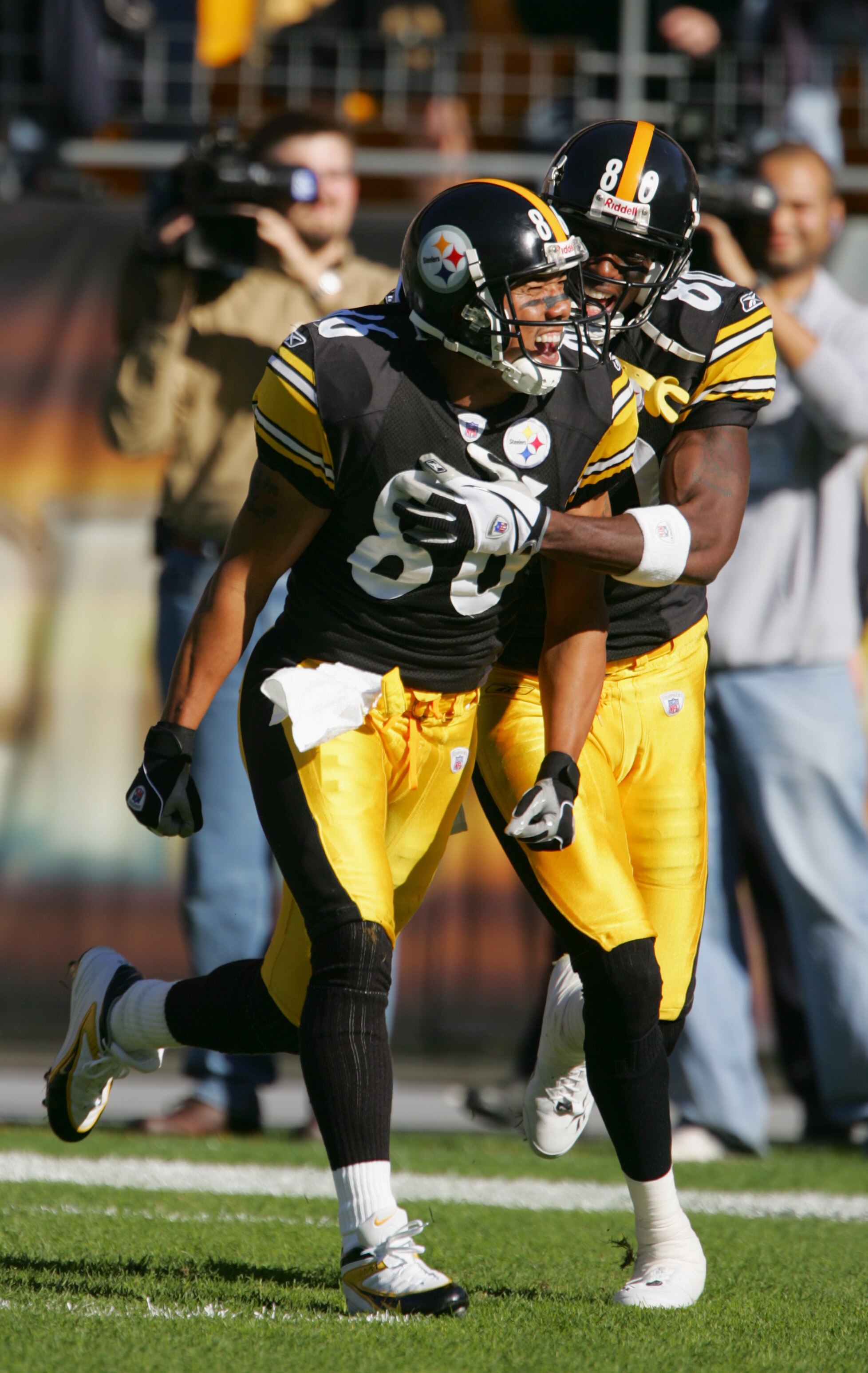 PITTSBURGH - NOVEMBER 7:  Split end Plaxico Burress #80 of the Pittsburgh Steelers celebrates with his teammate flanker Hines Ward #86 during the game against the Philadelphia Eagles at Heinz Field on November 7, 2004 in Pittsburgh, Pennsylvania. The Stee
