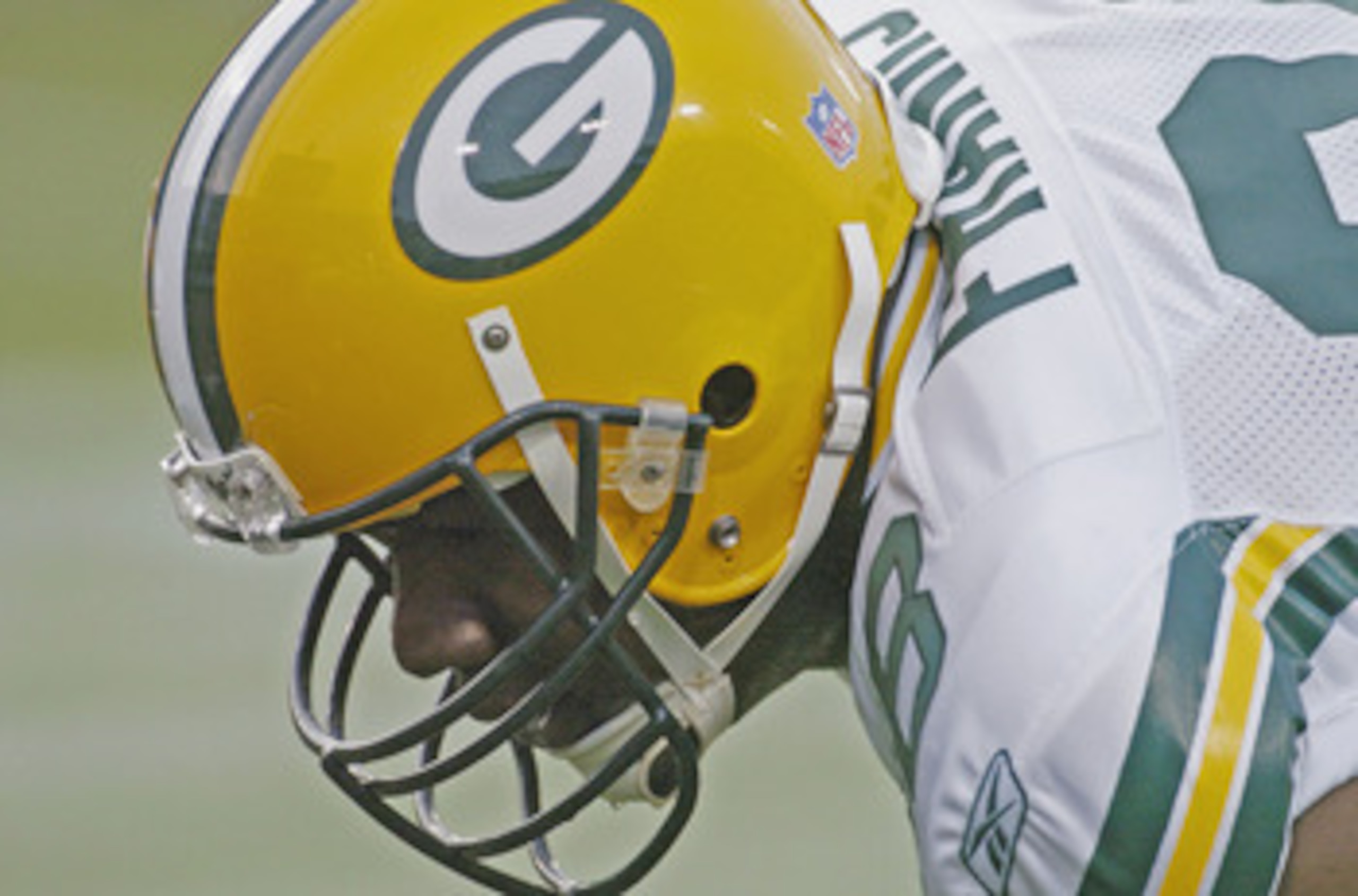 Green Bay Packers tight end Bubba Franks lines up   during an August 27, 2004 NFL pre-season game against the Jacksonville Jaguars  in Jacksonville, Florida.  (Photo by Al Messerschmidt/Getty Images)