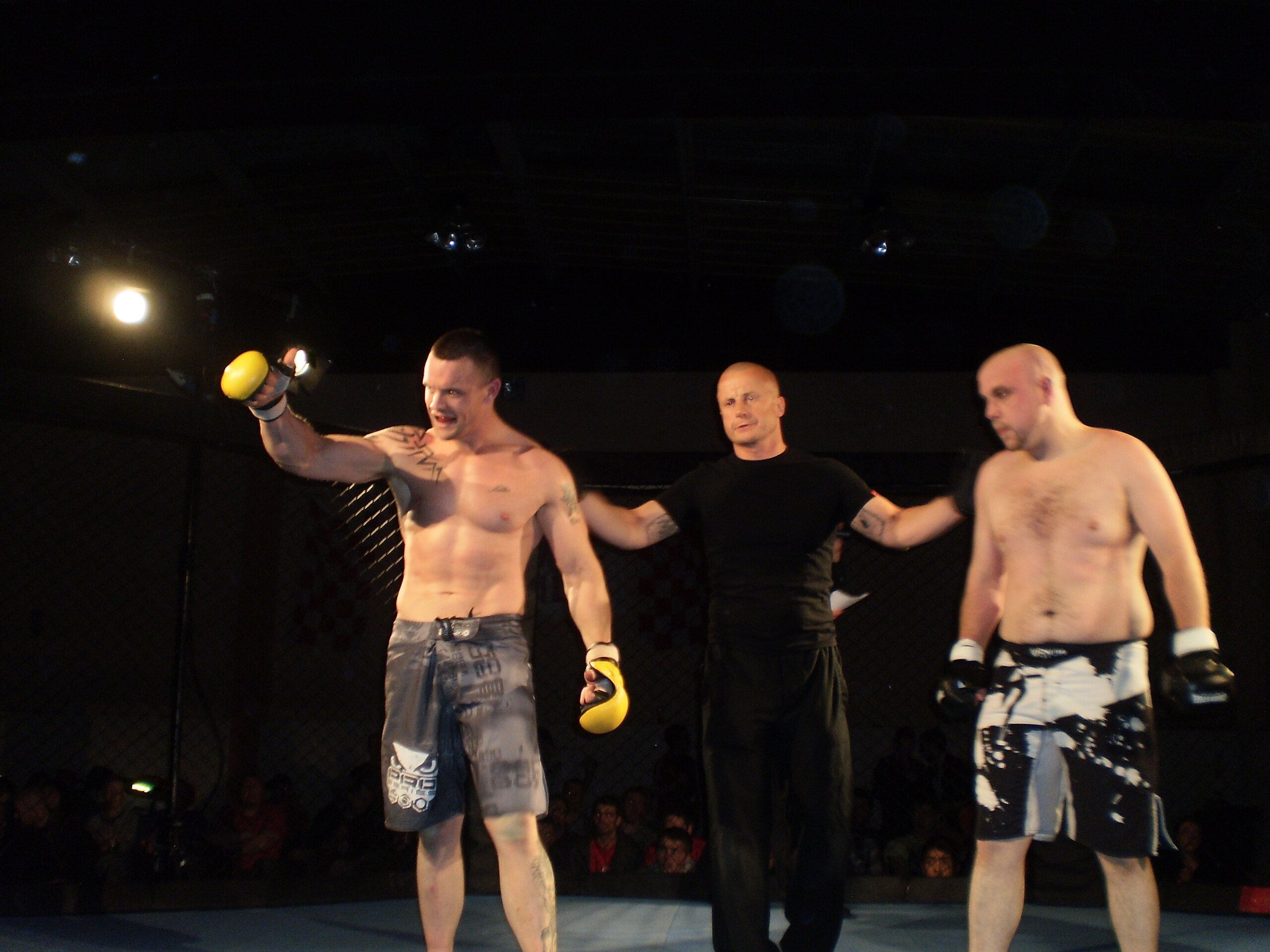 Rob Wynn (left) vs. James Henderson